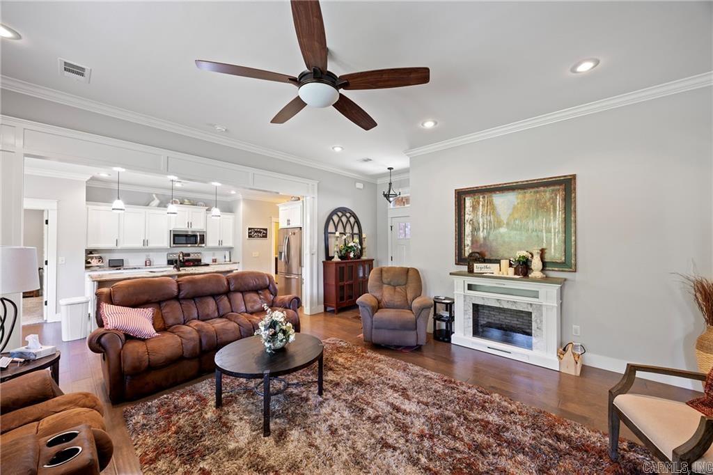 325 Crestwood Lane
