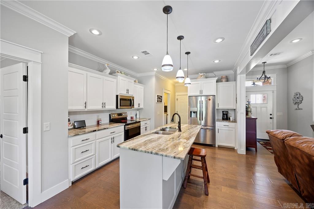 325 Crestwood Lane