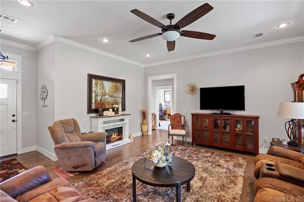 325 Crestwood Lane