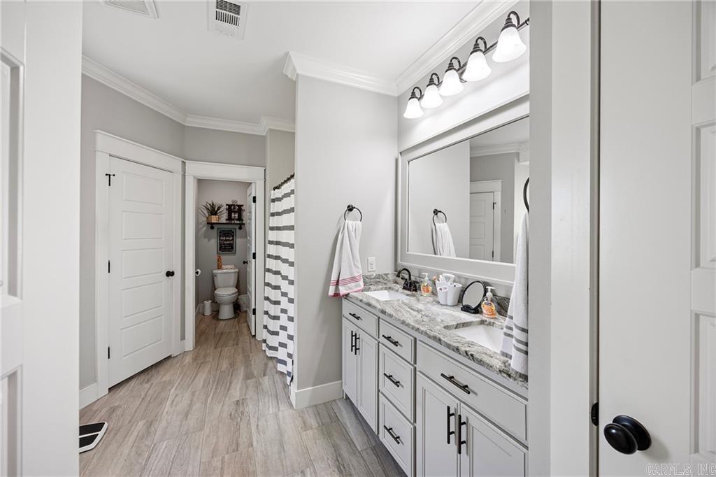 325 Crestwood Lane