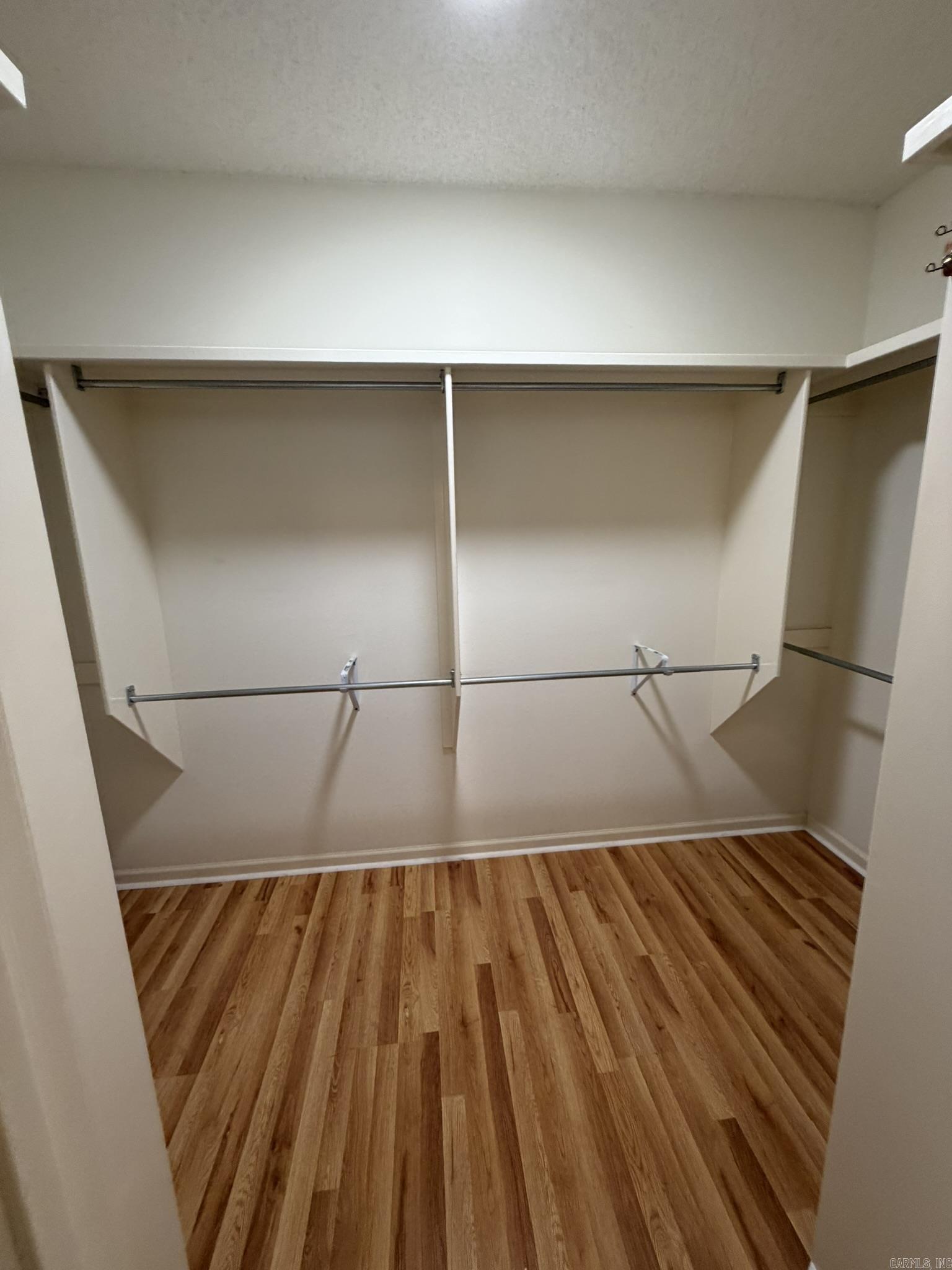 600 Pakis St Unit: 4