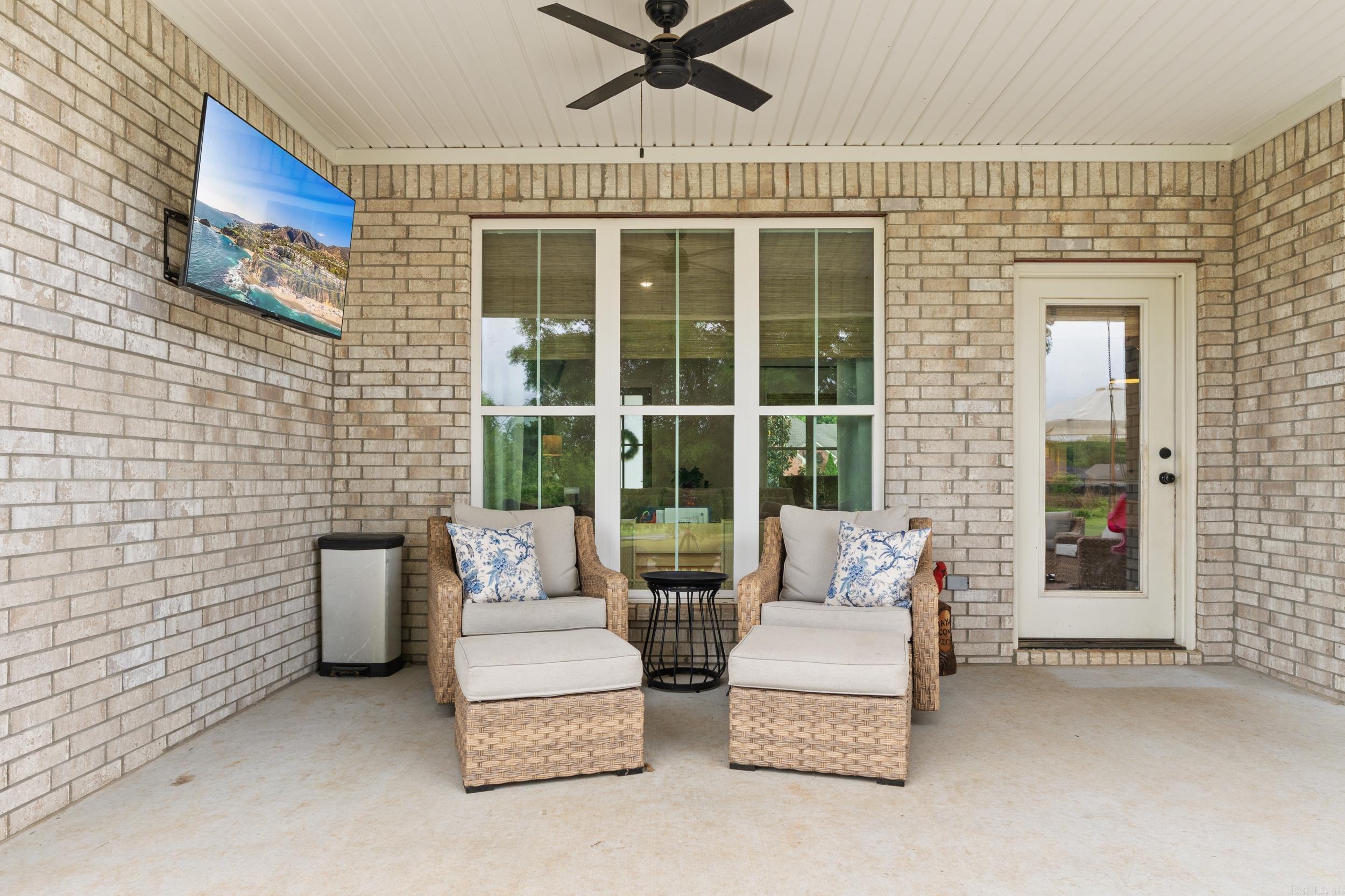 11 River Circle