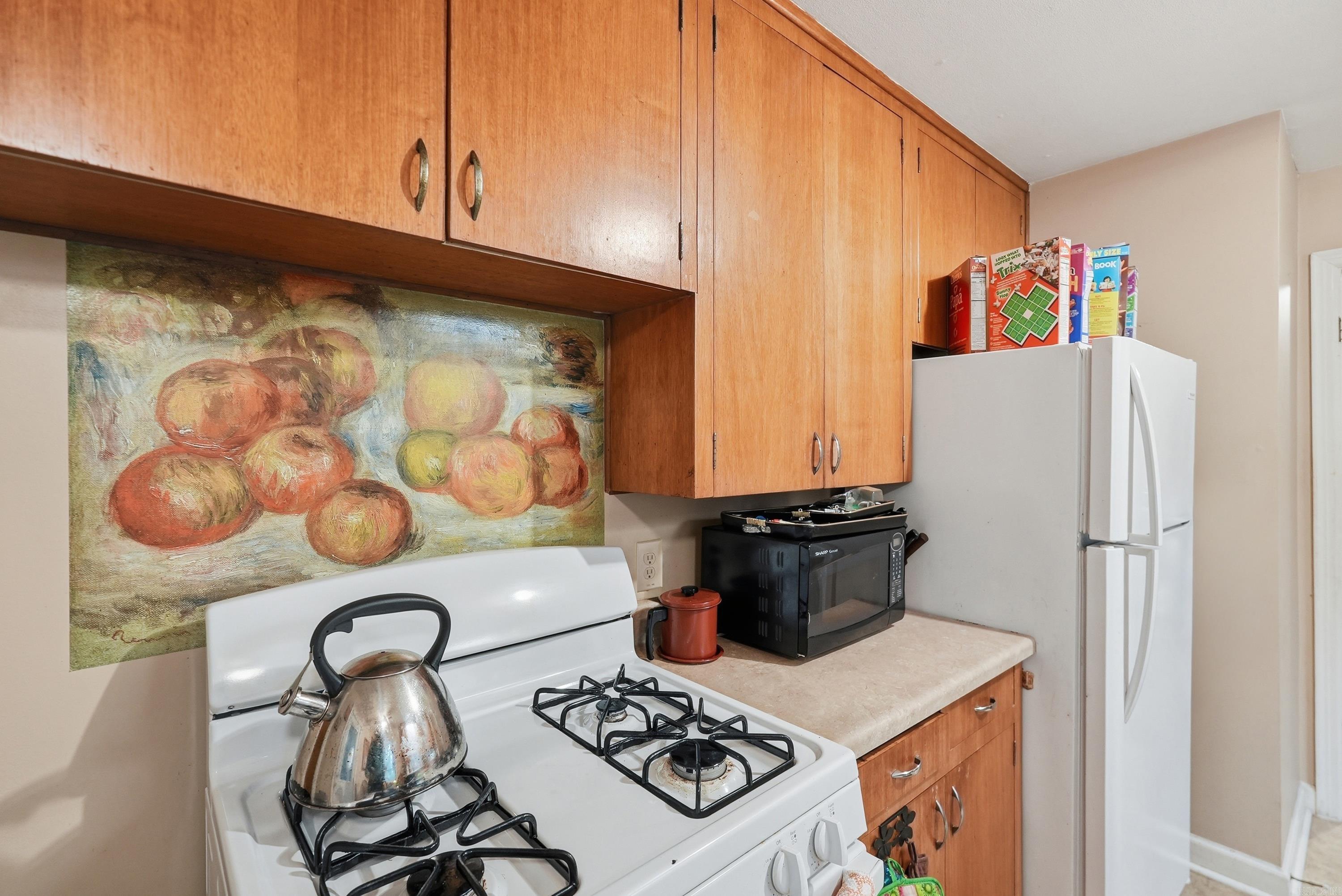 212 W J Avenue