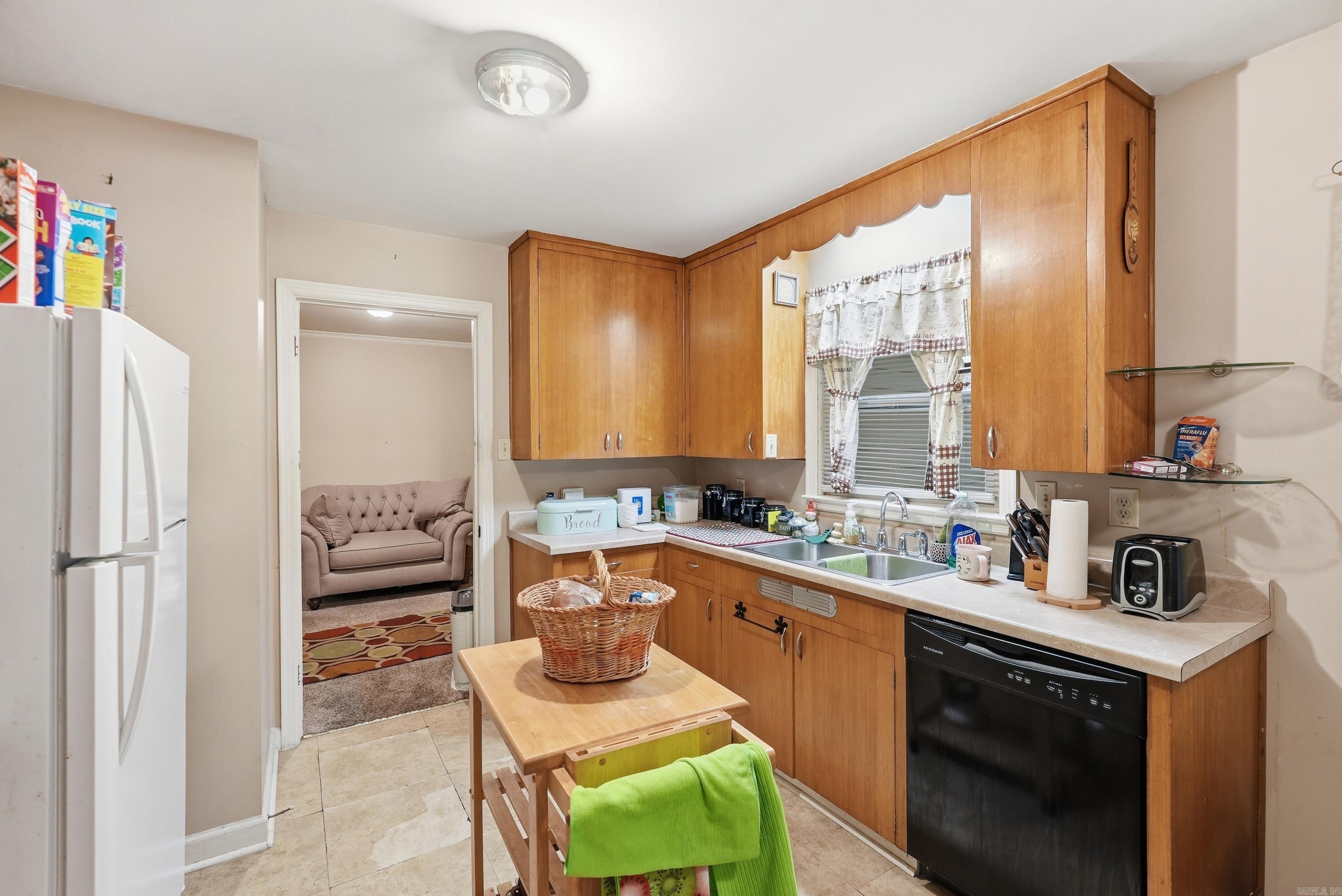 212 W J Avenue