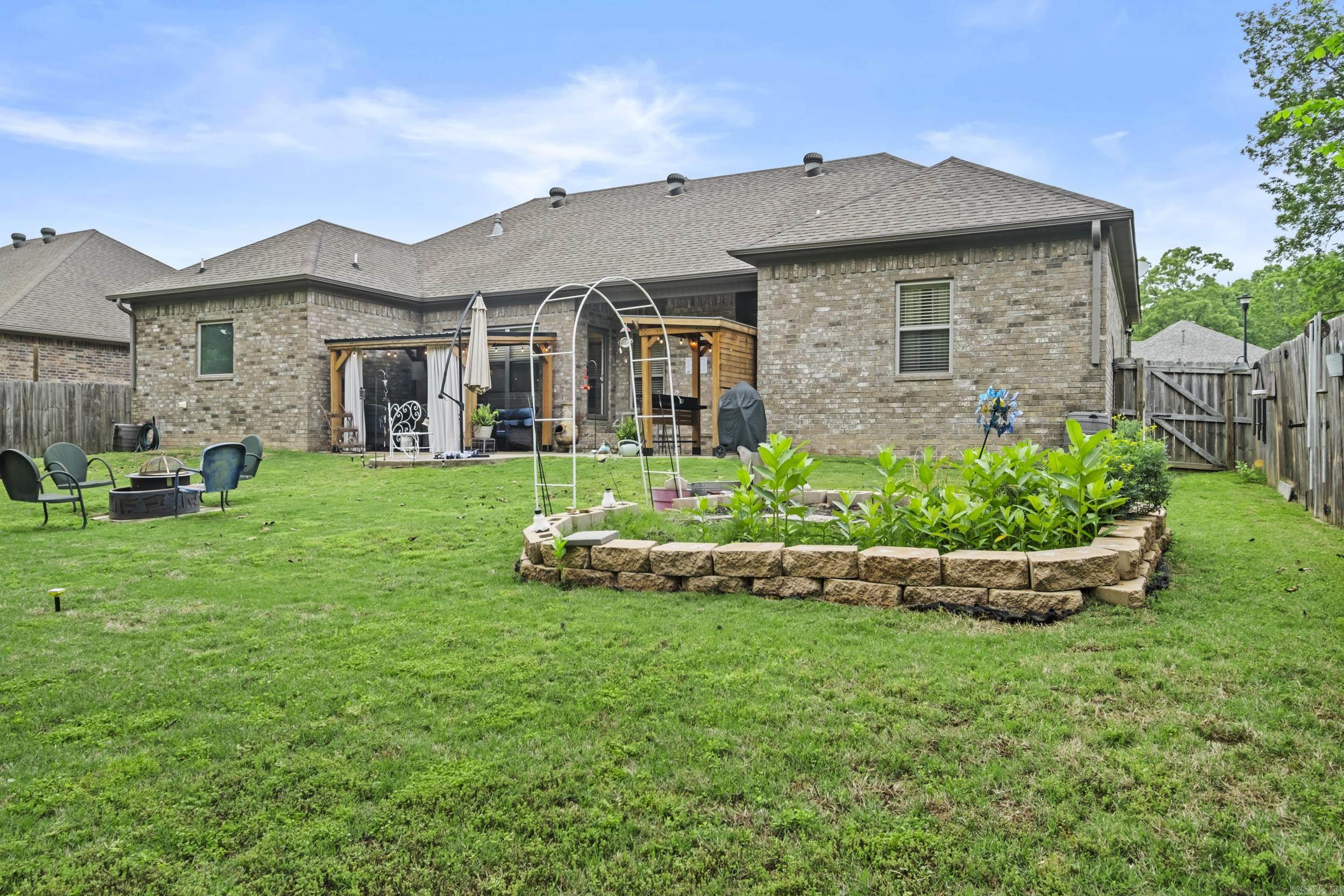 196 Forest Oak Drive