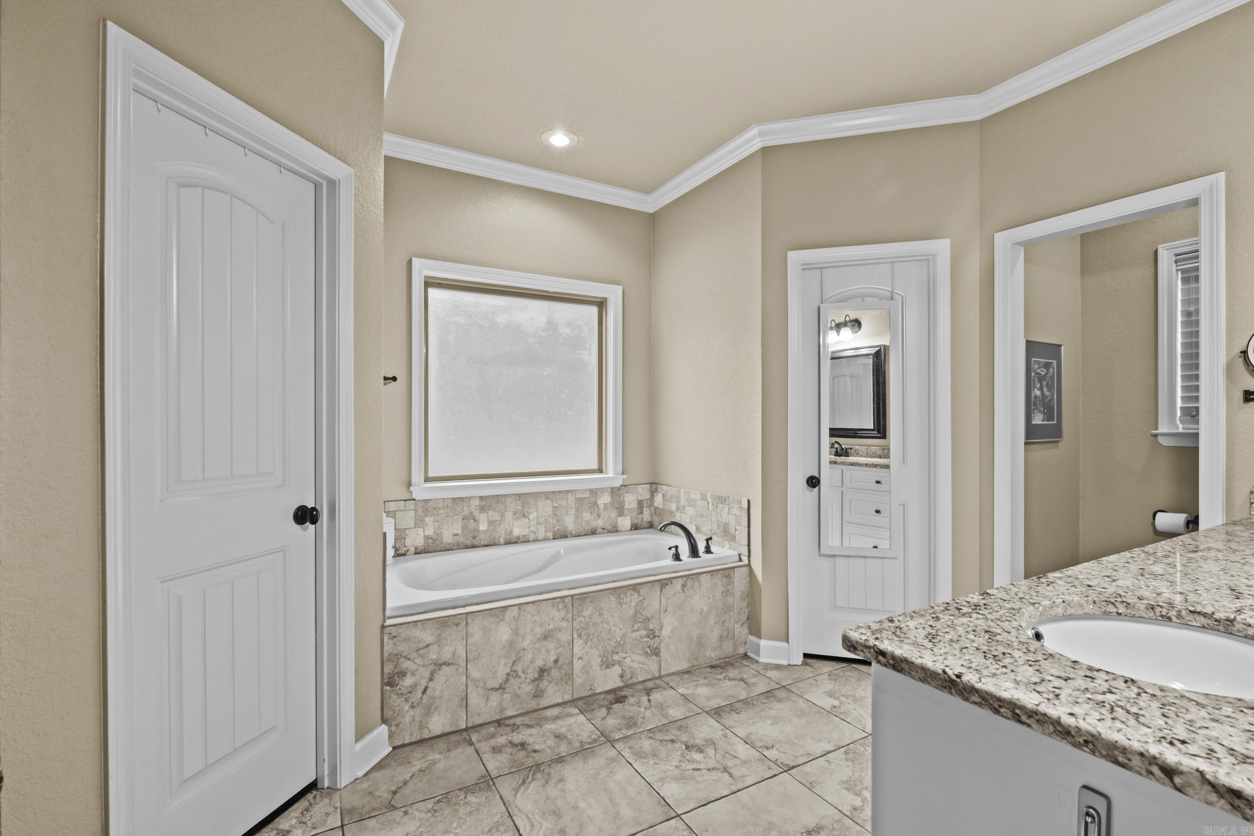 196 Forest Oak Drive