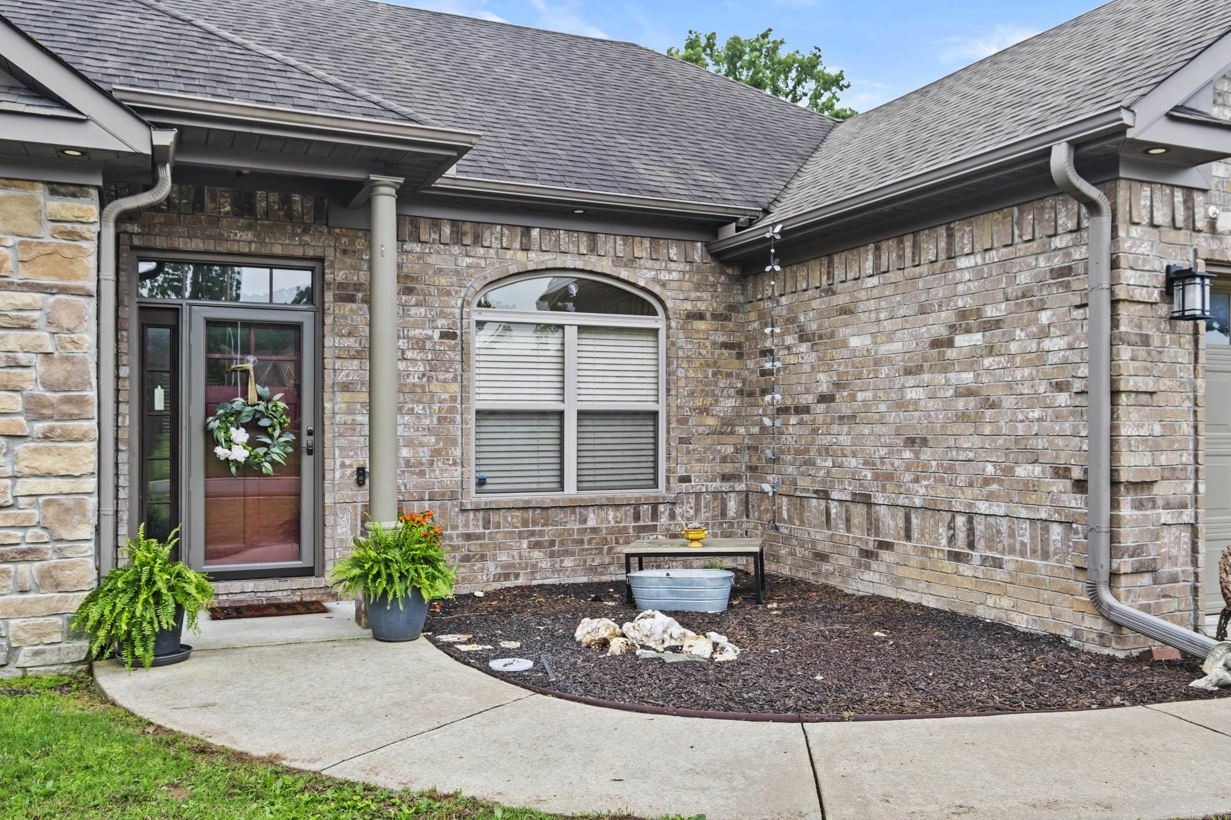 196 Forest Oak Drive