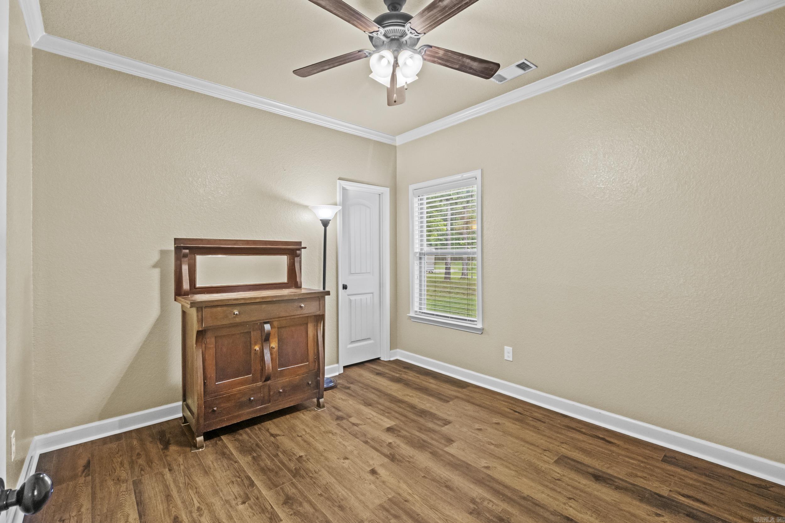 196 Forest Oak Drive