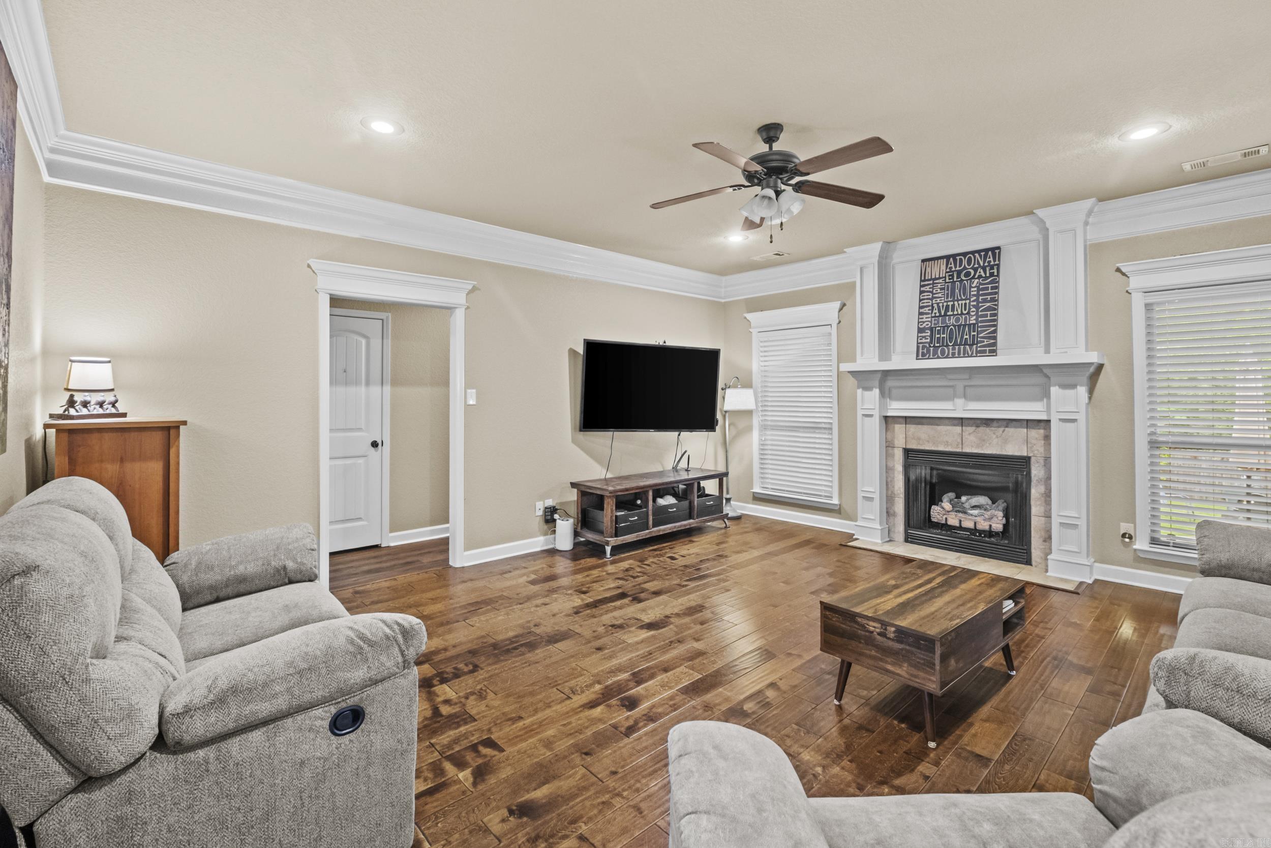 196 Forest Oak Drive