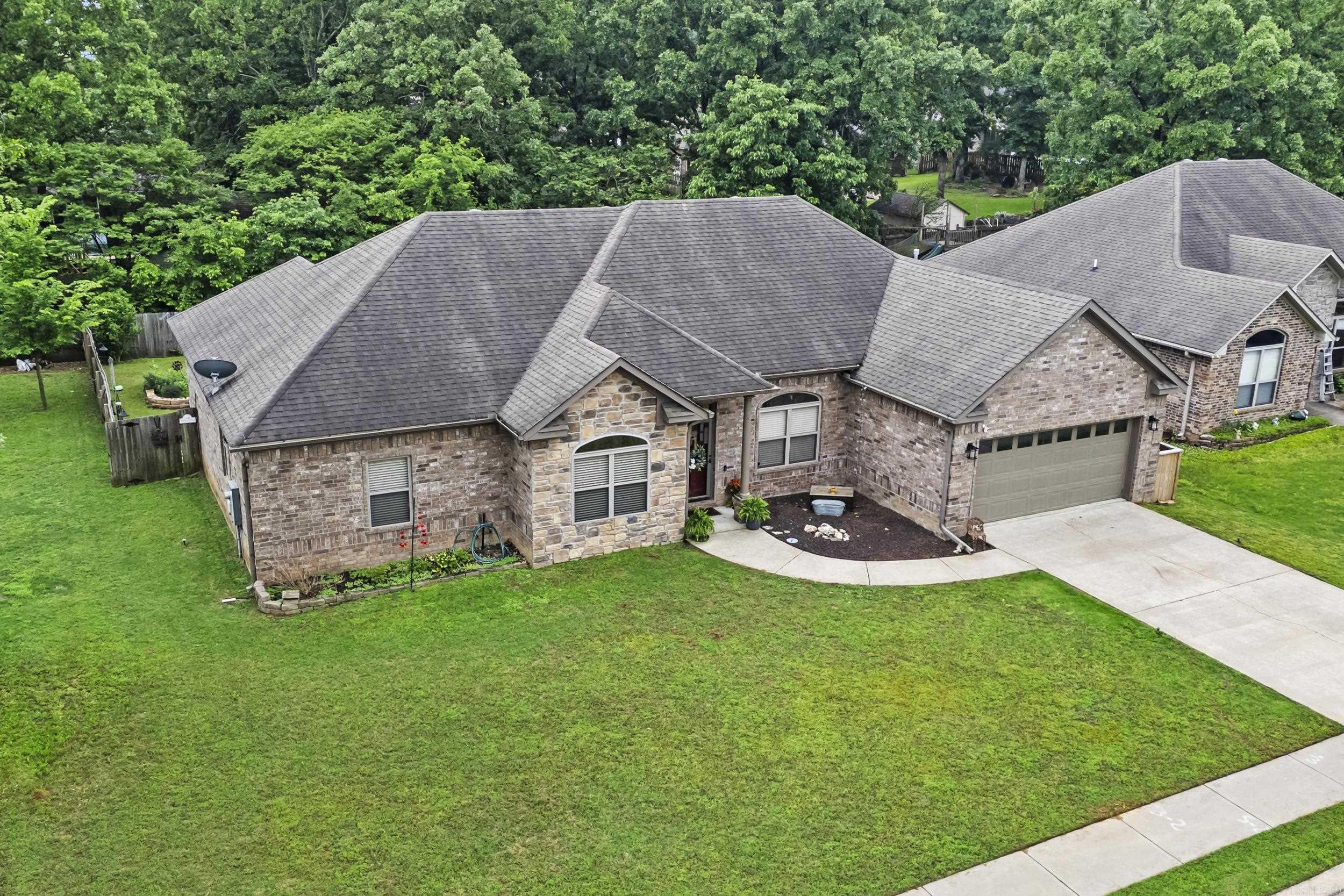 196 Forest Oak Drive
