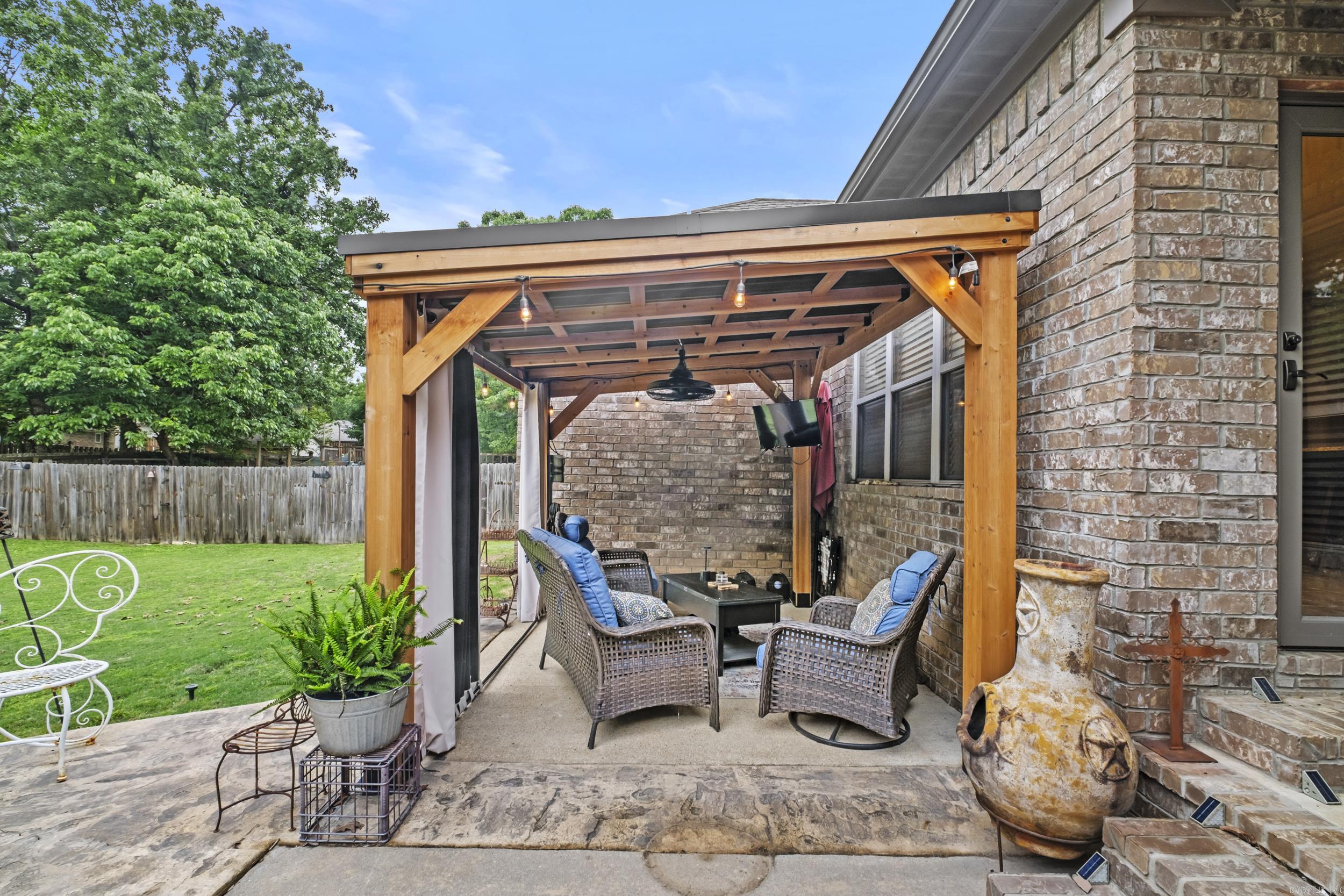 196 Forest Oak Drive