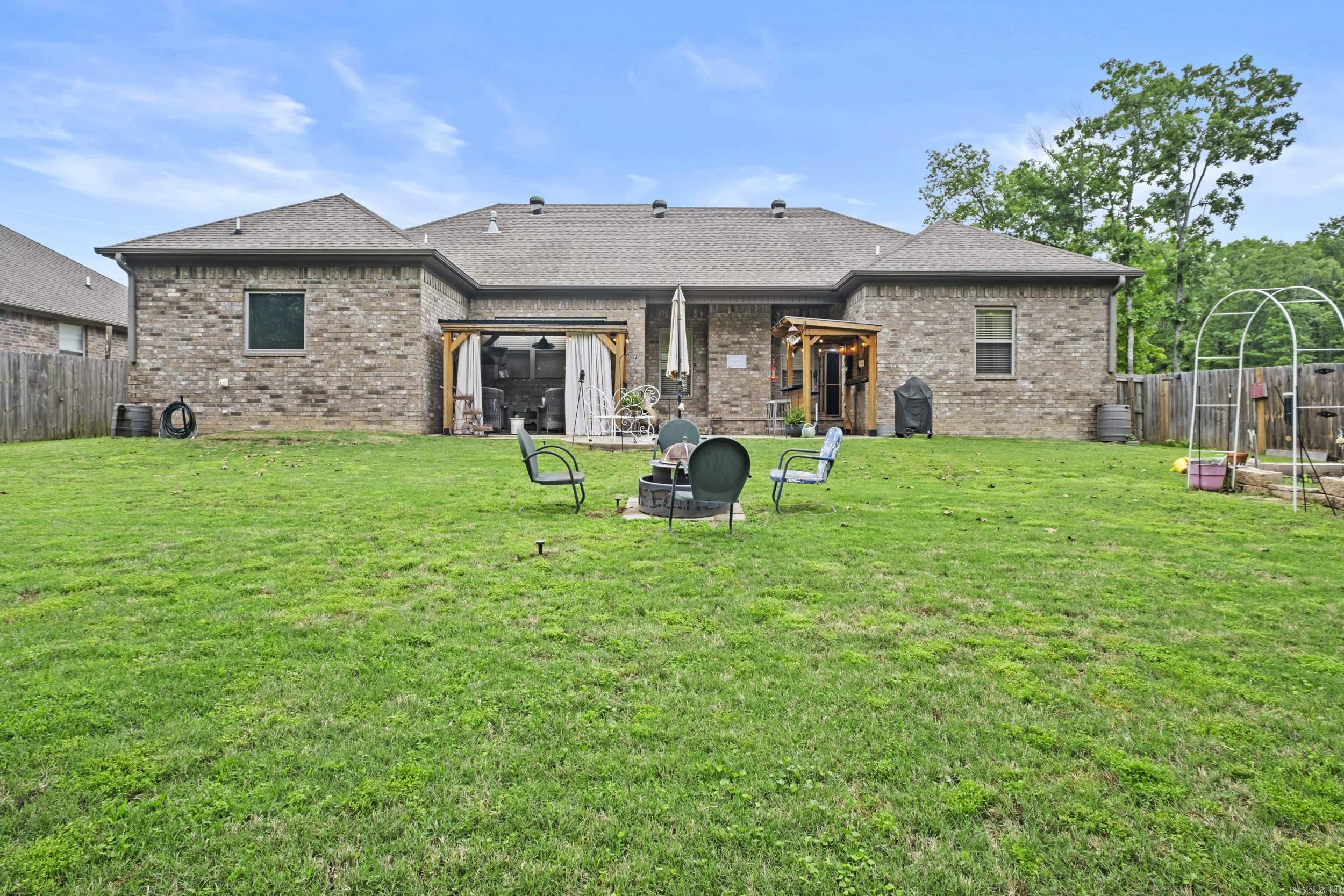 196 Forest Oak Drive