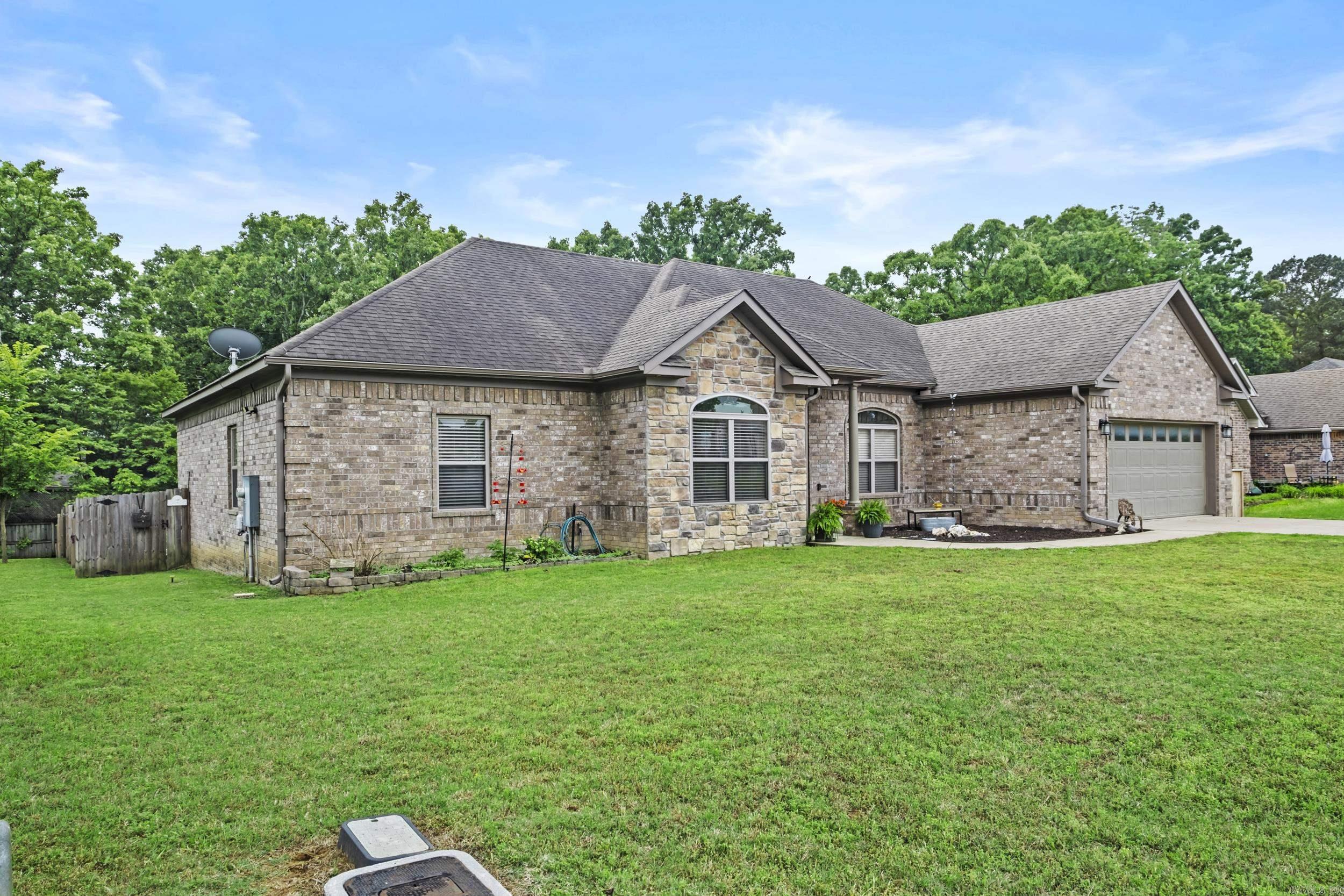 196 Forest Oak Drive