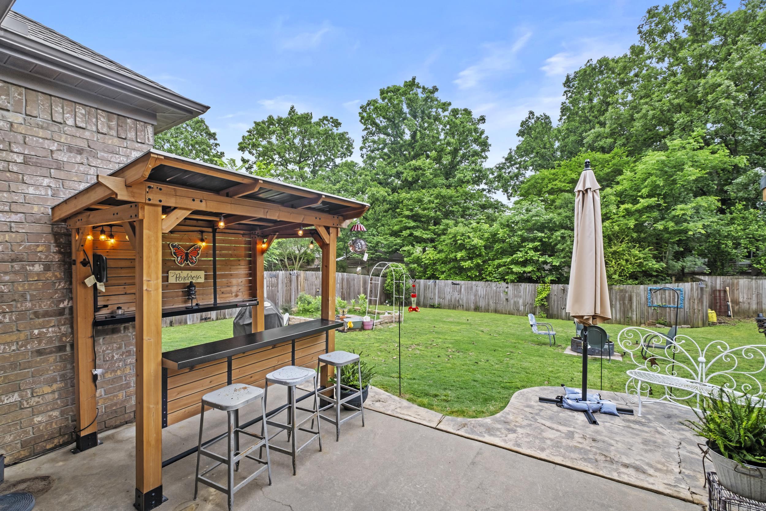 196 Forest Oak Drive