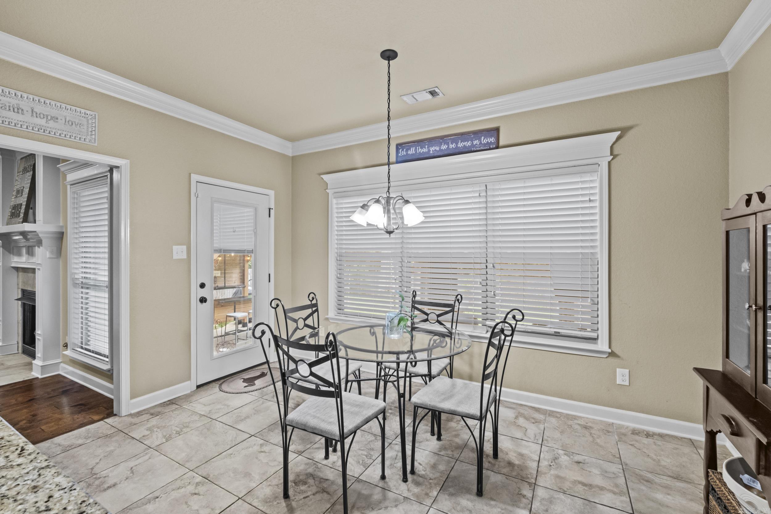 196 Forest Oak Drive