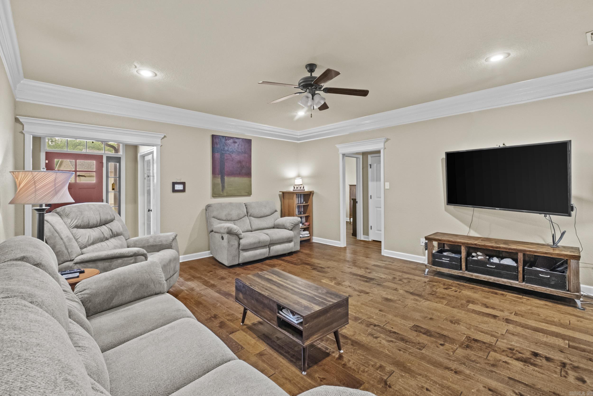 196 Forest Oak Drive