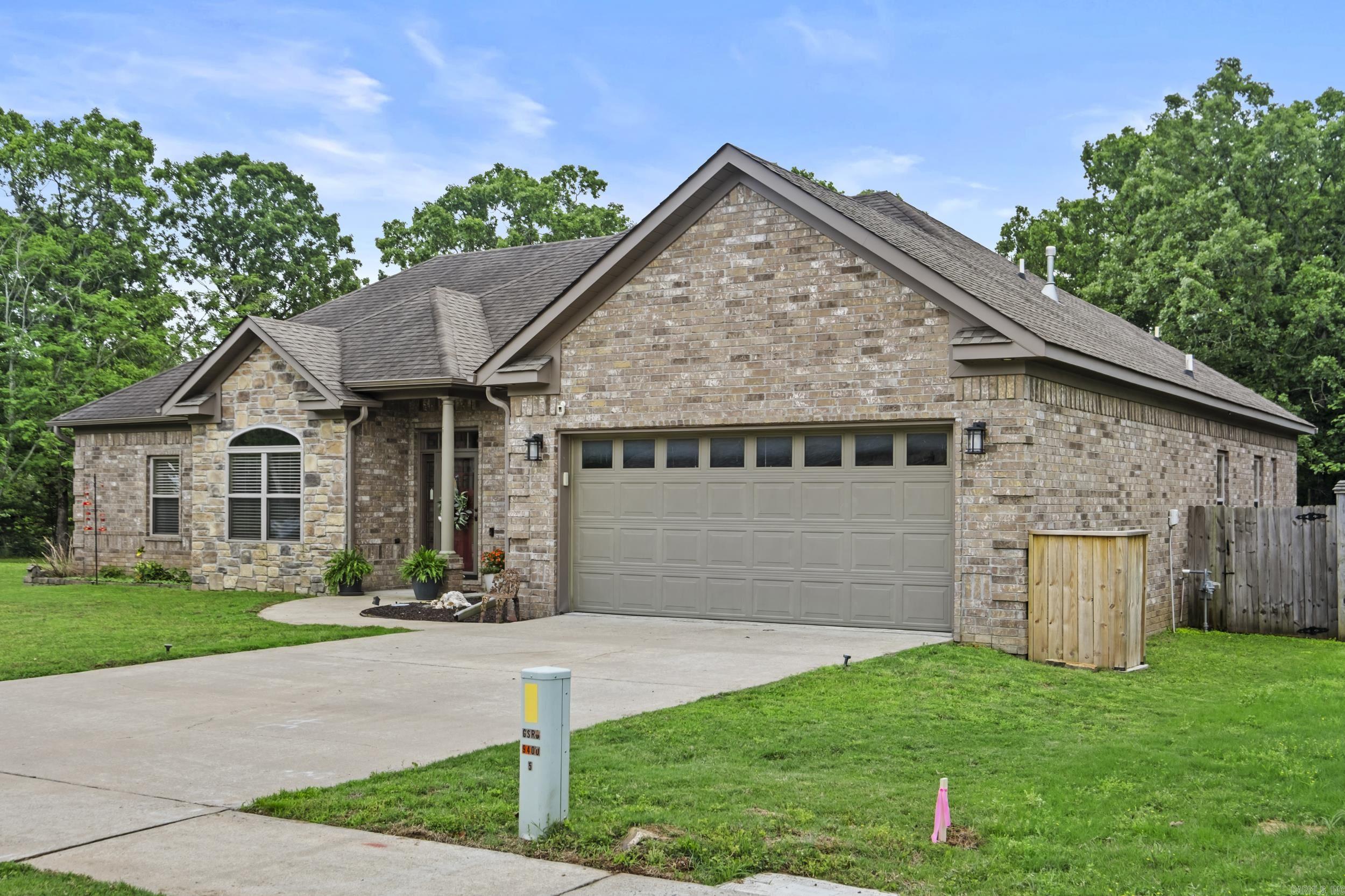196 Forest Oak Drive