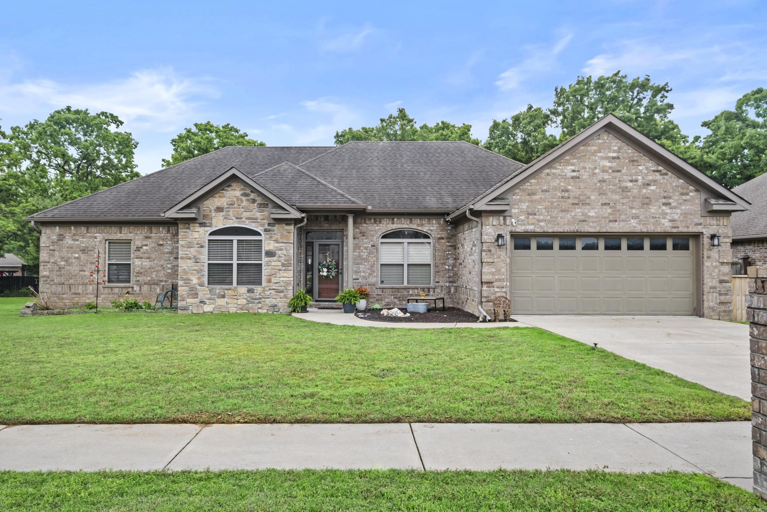 196 Forest Oak Drive