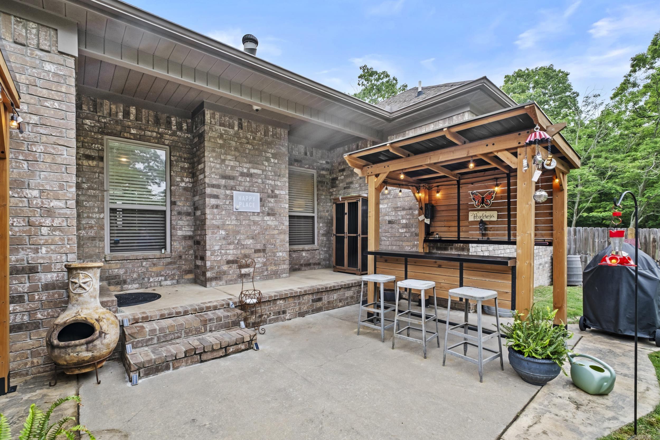 196 Forest Oak Drive