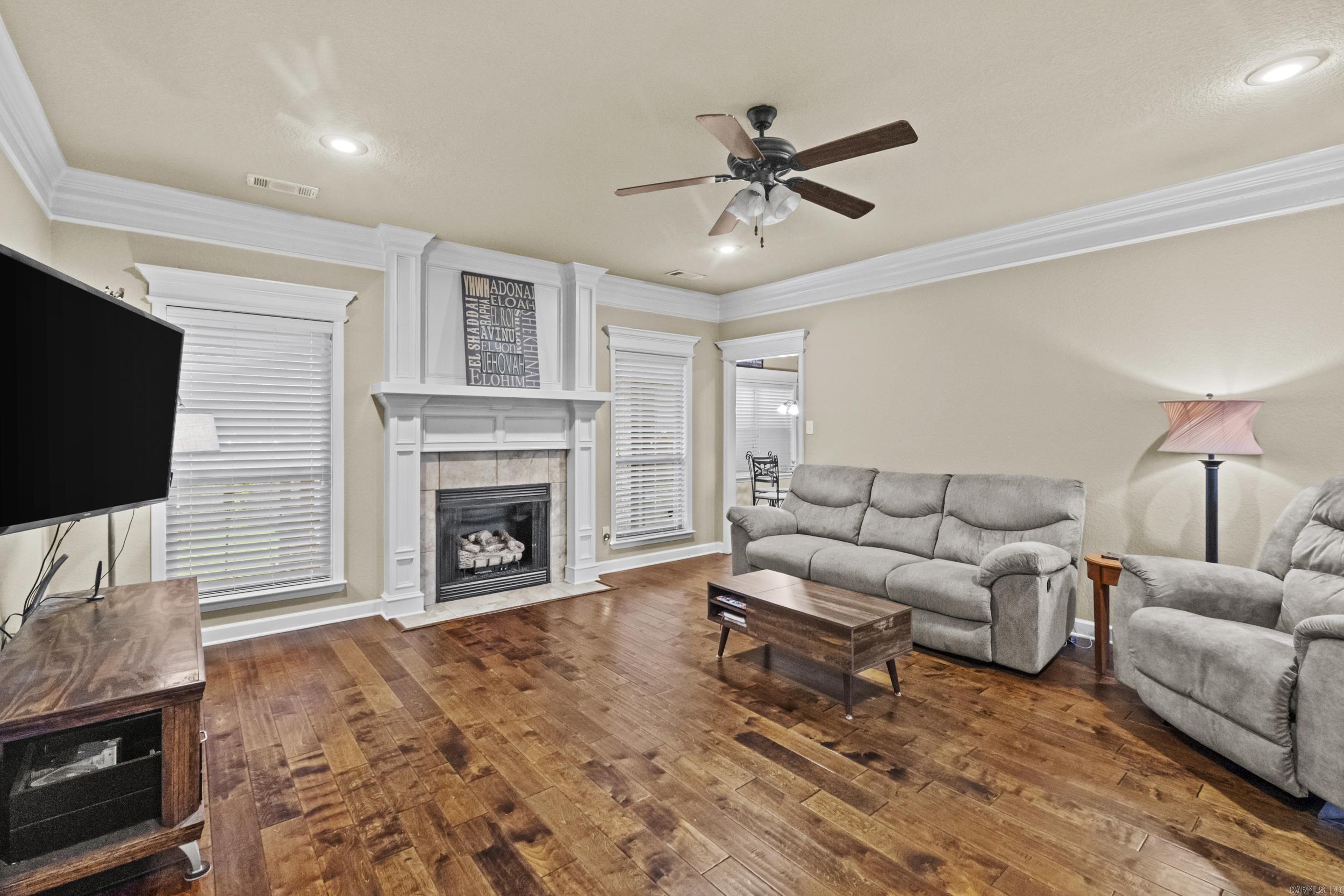 196 Forest Oak Drive