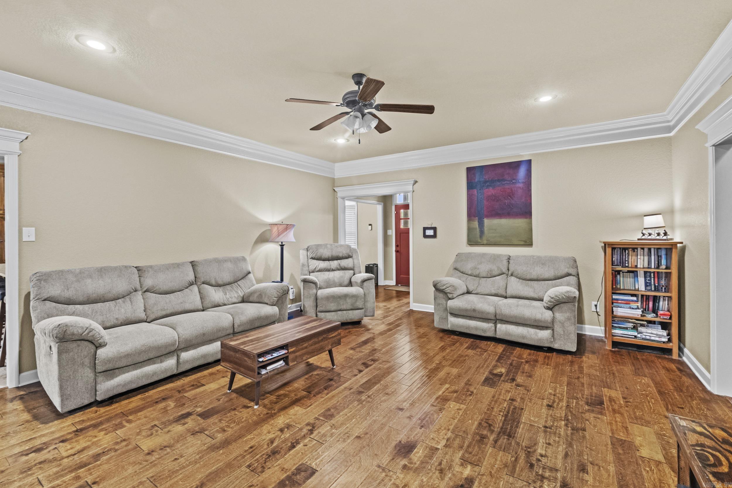 196 Forest Oak Drive