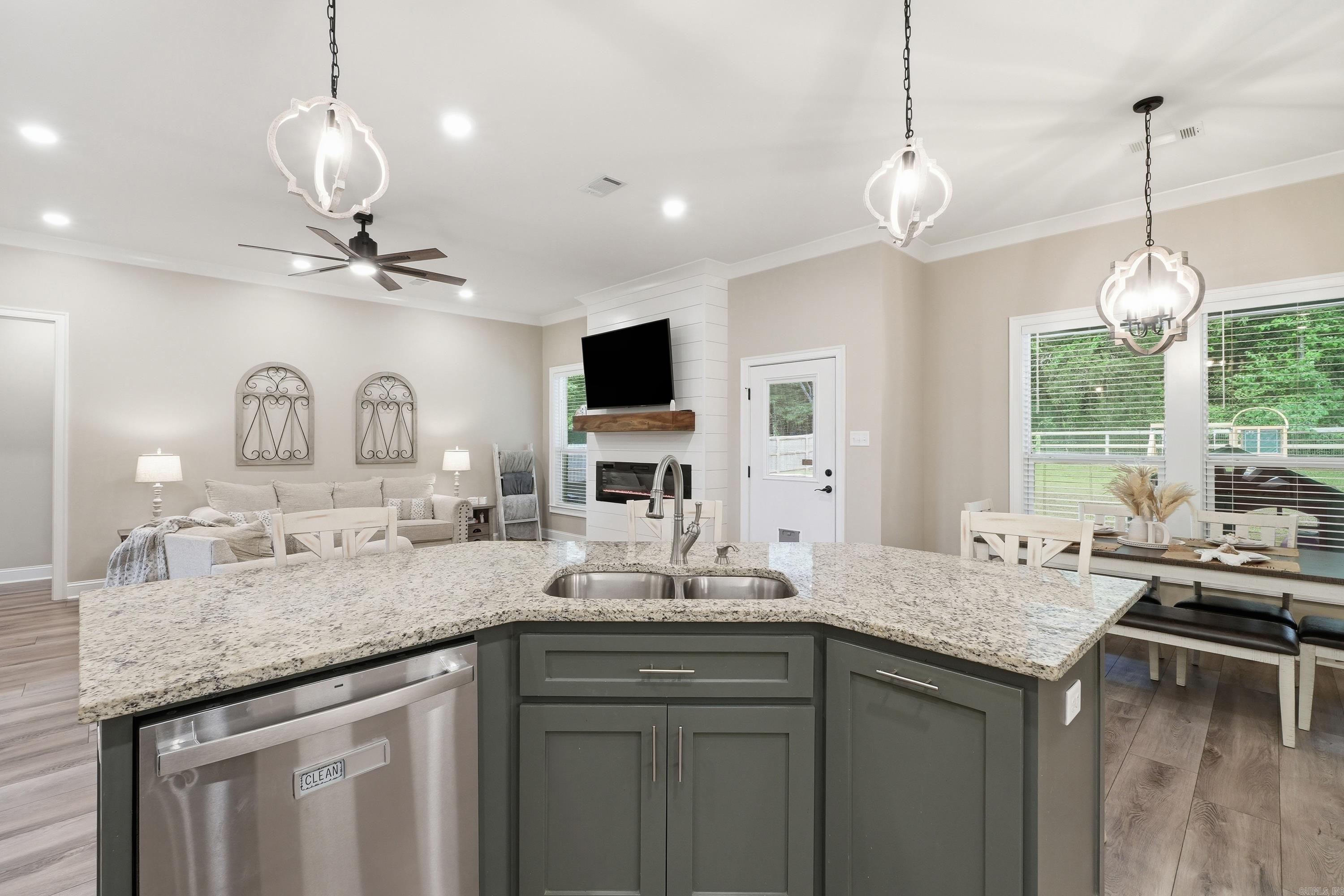 8 Diamond Ice Ln