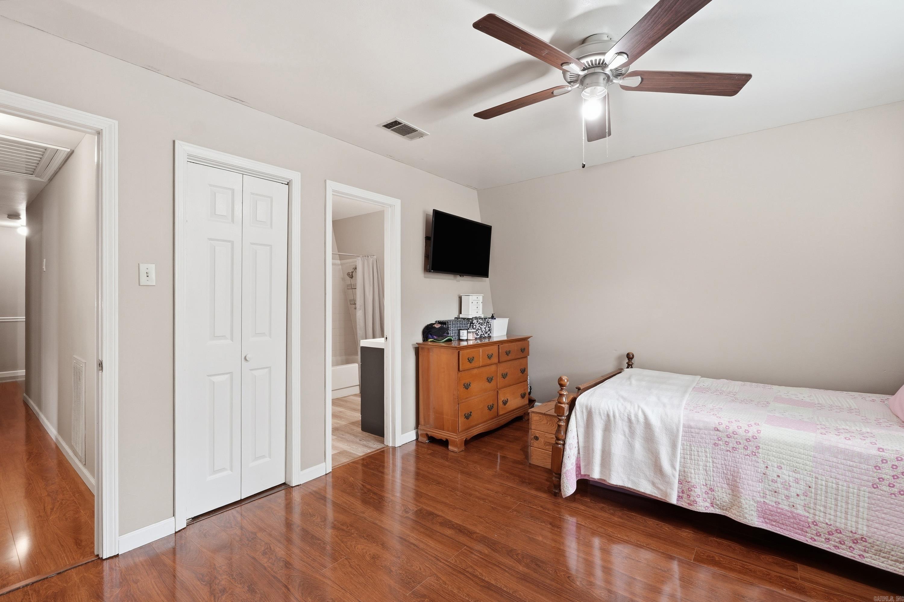 9010 Josanne Lane