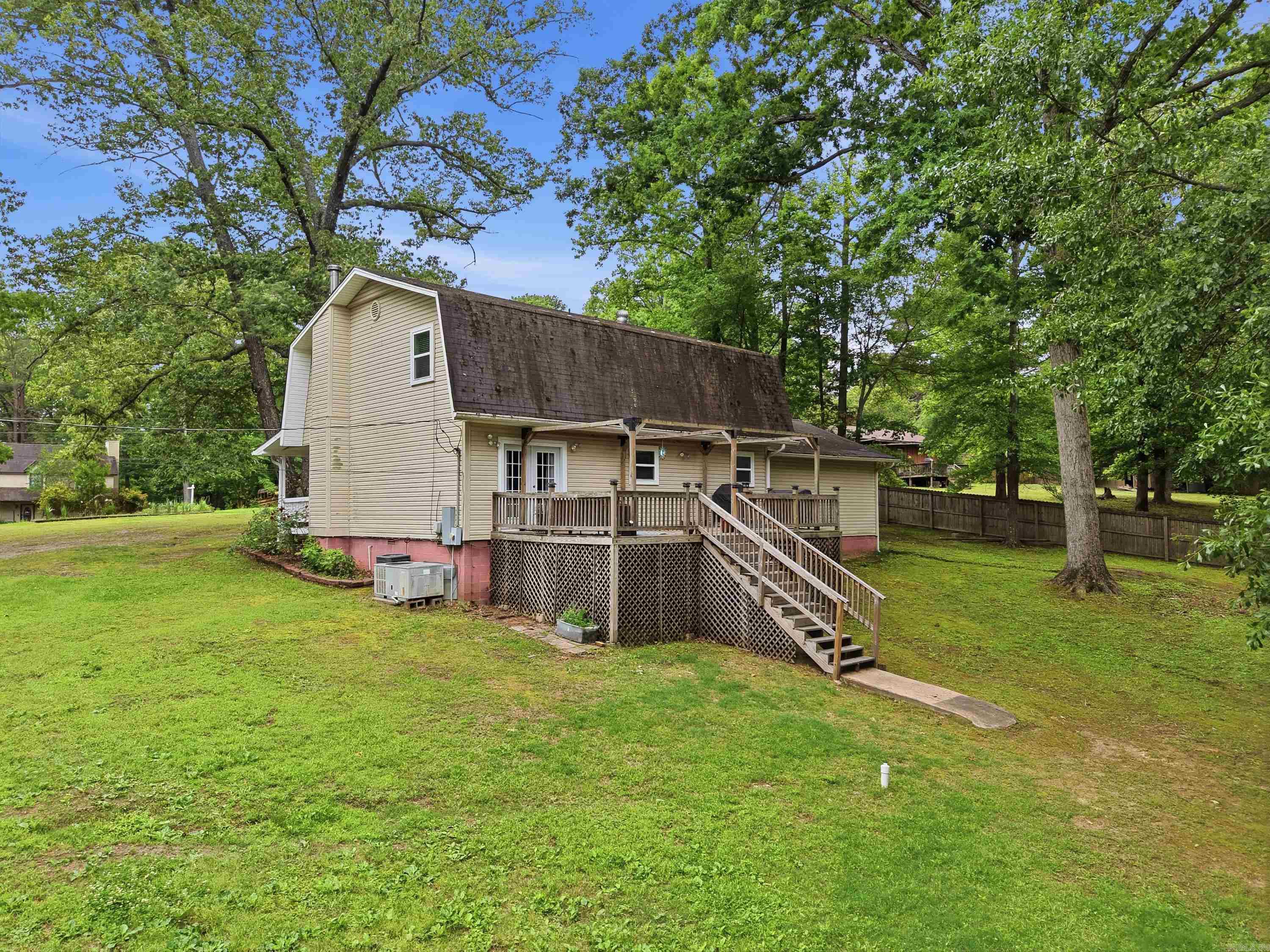 9010 Josanne Lane