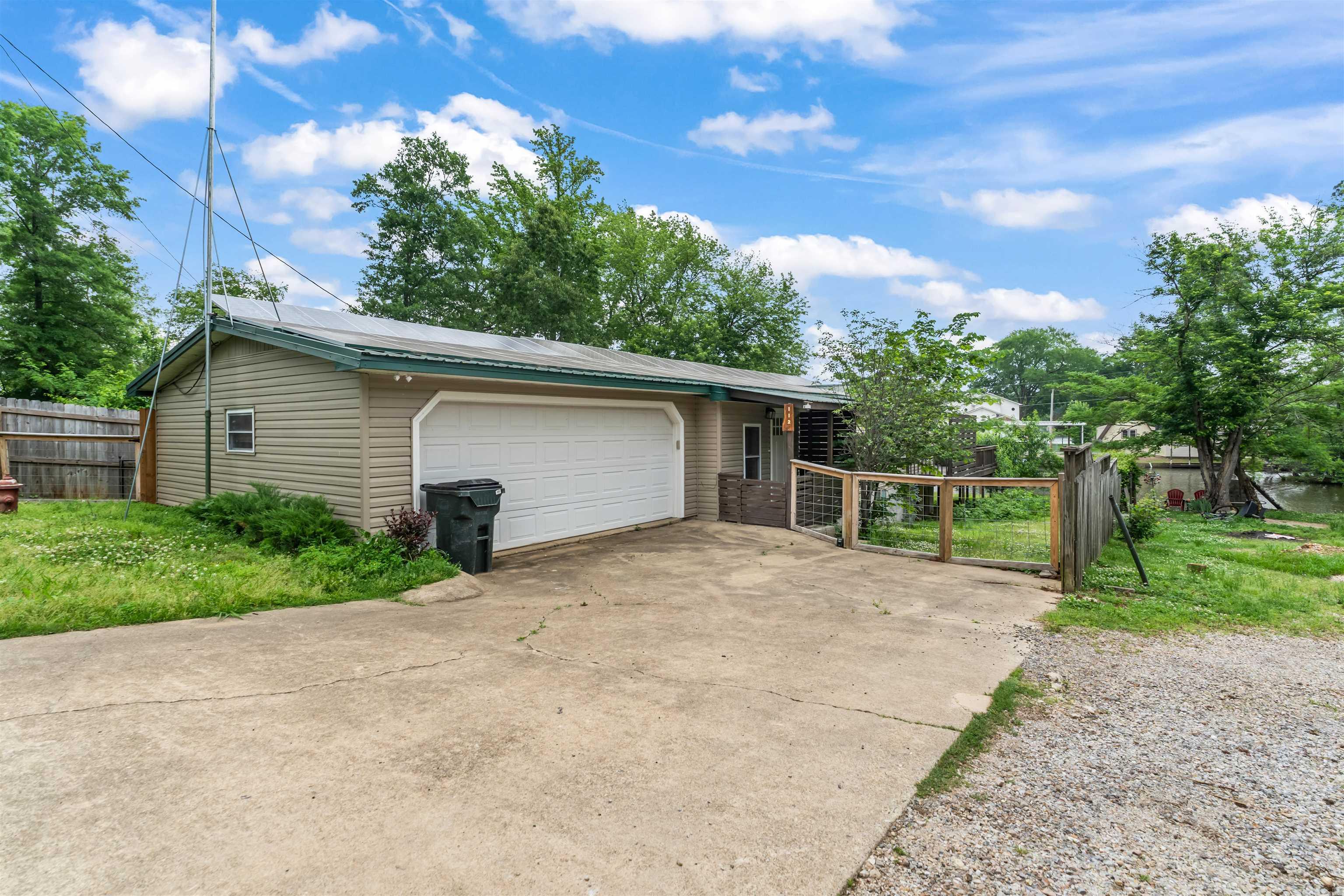 112 Quaker Lane