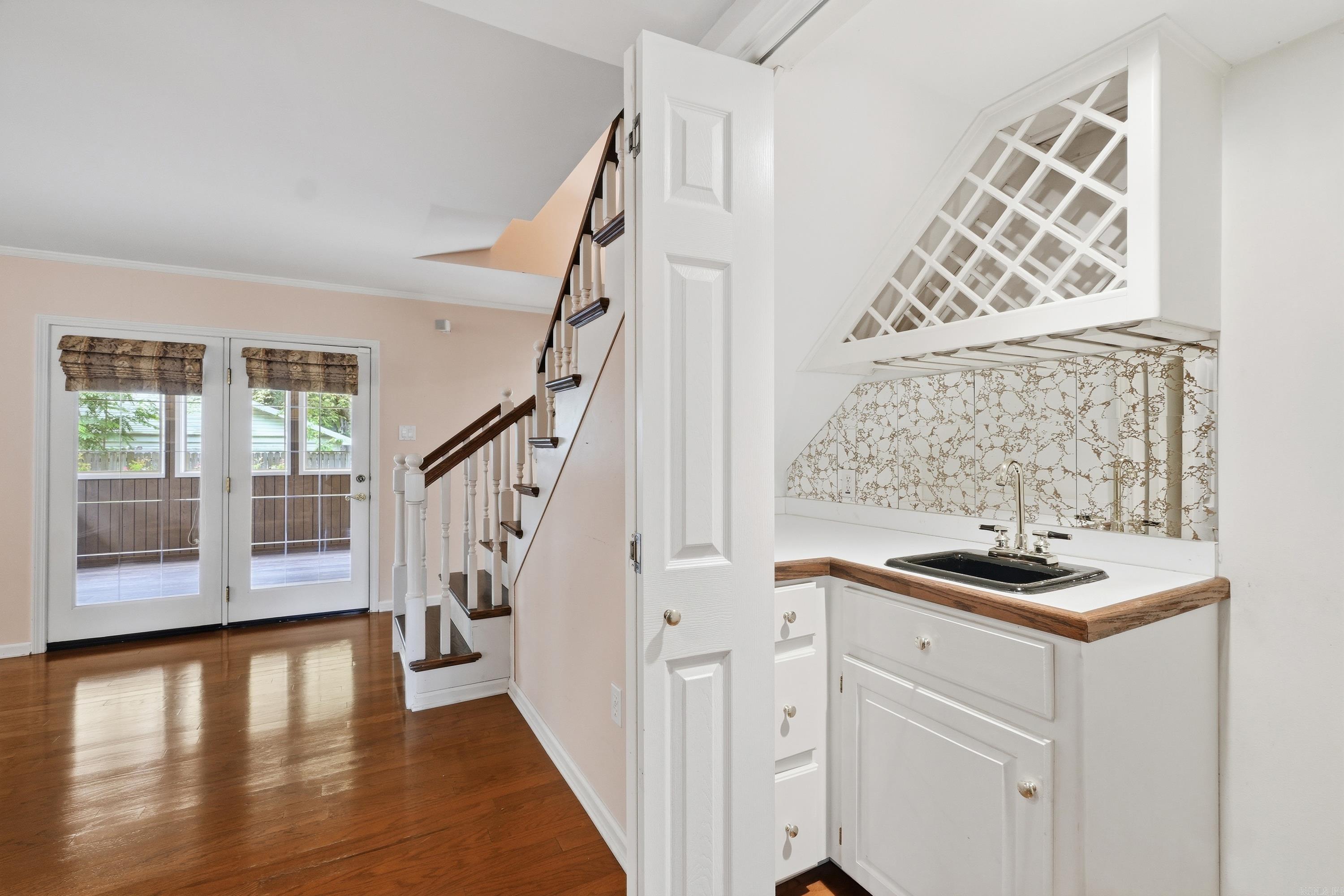 5 BUNKER HILL Street