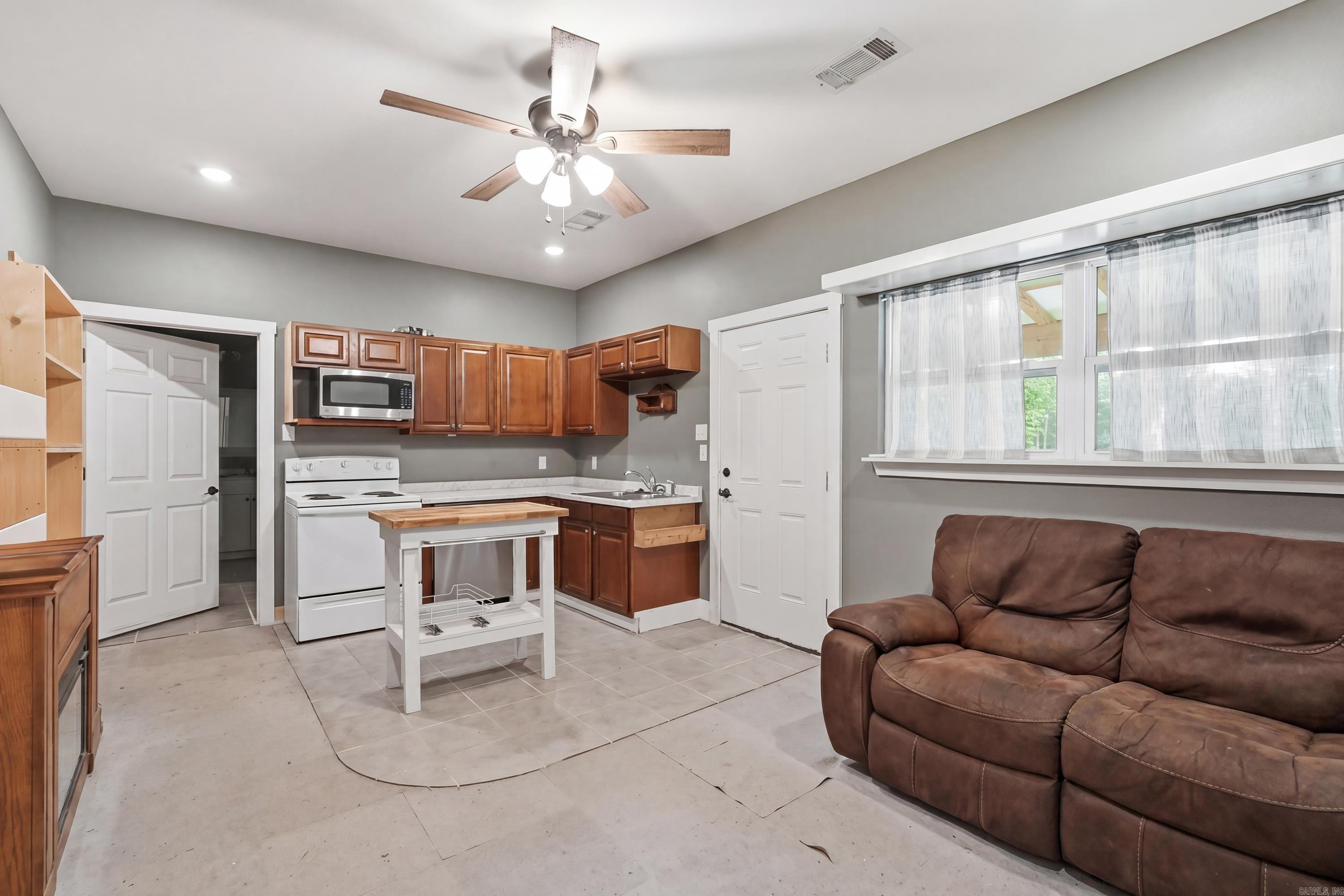 1030 Cadron Settlement Lane