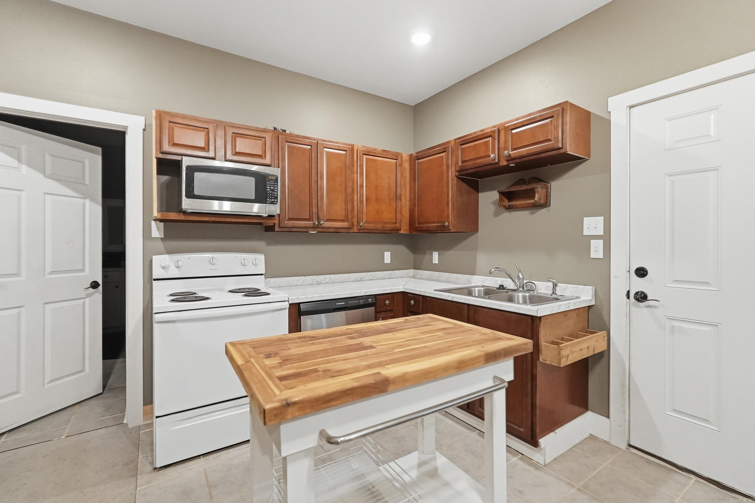 1030 Cadron Settlement Lane