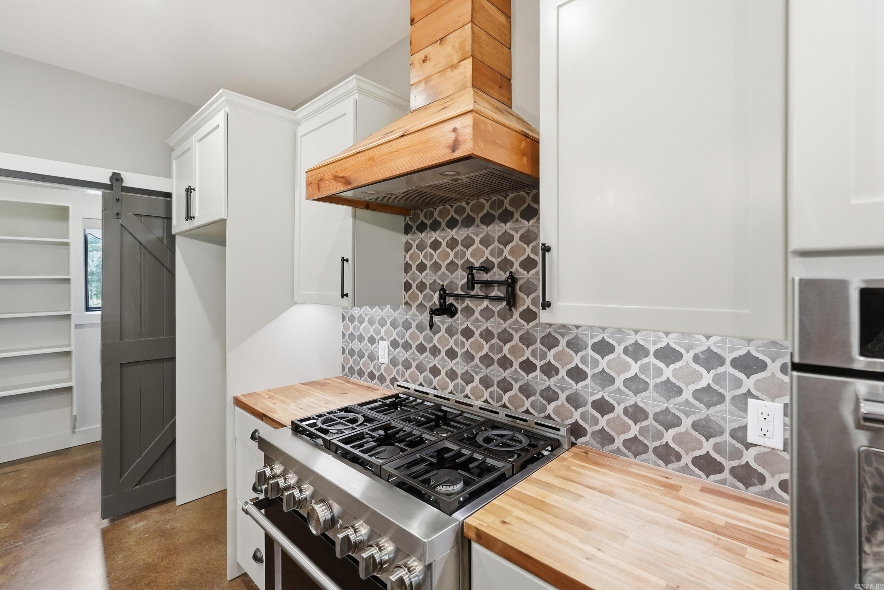 1030 Cadron Settlement Lane