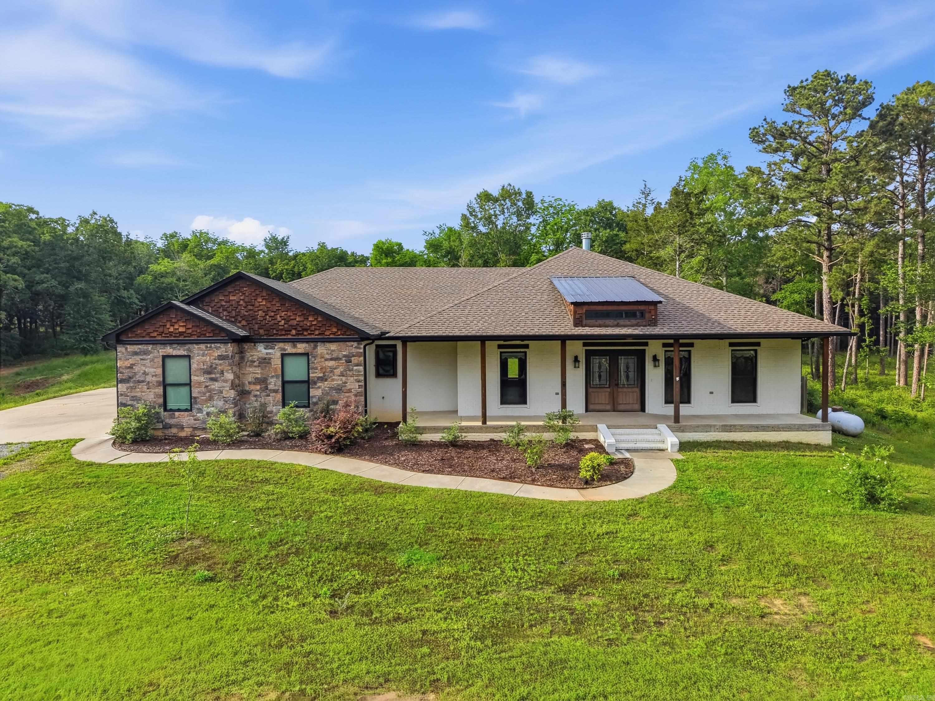 1030 Cadron Settlement Lane