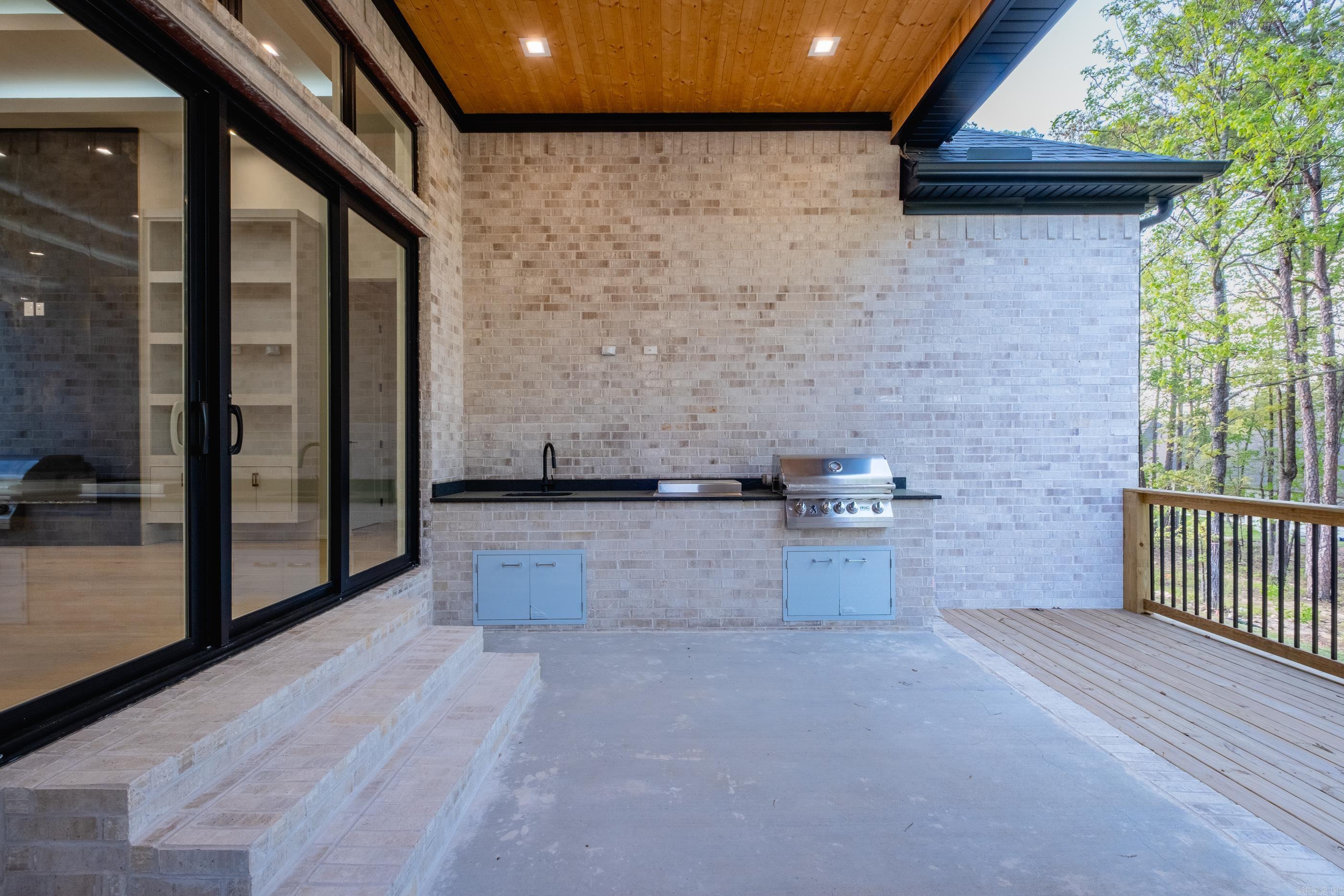 221 Abington Circle