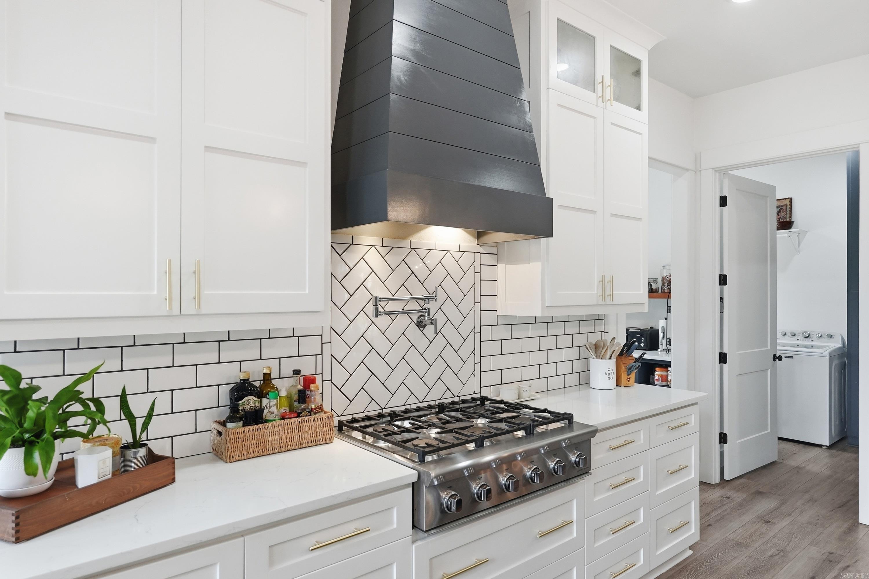 4885 Edgewood Pak