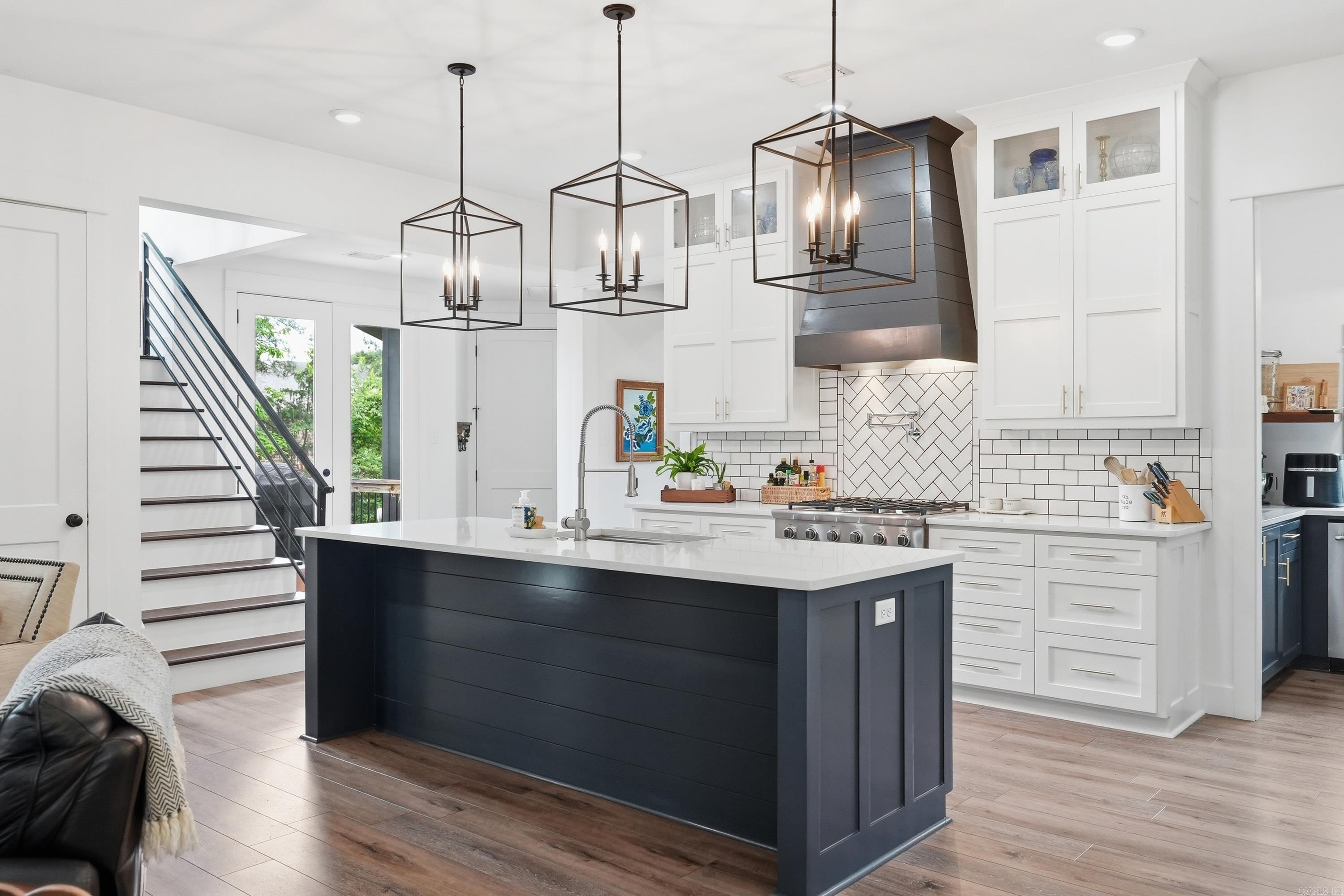 4885 Edgewood Pak