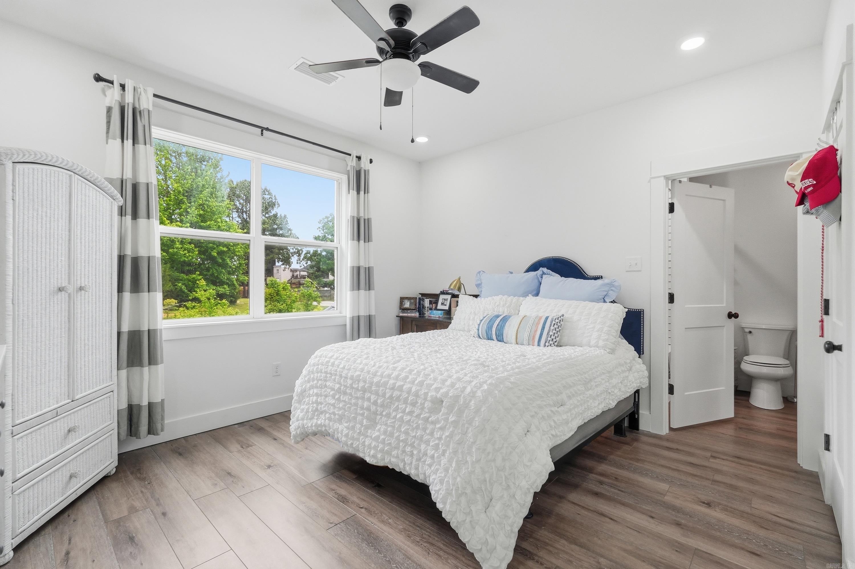 4885 Edgewood Pak