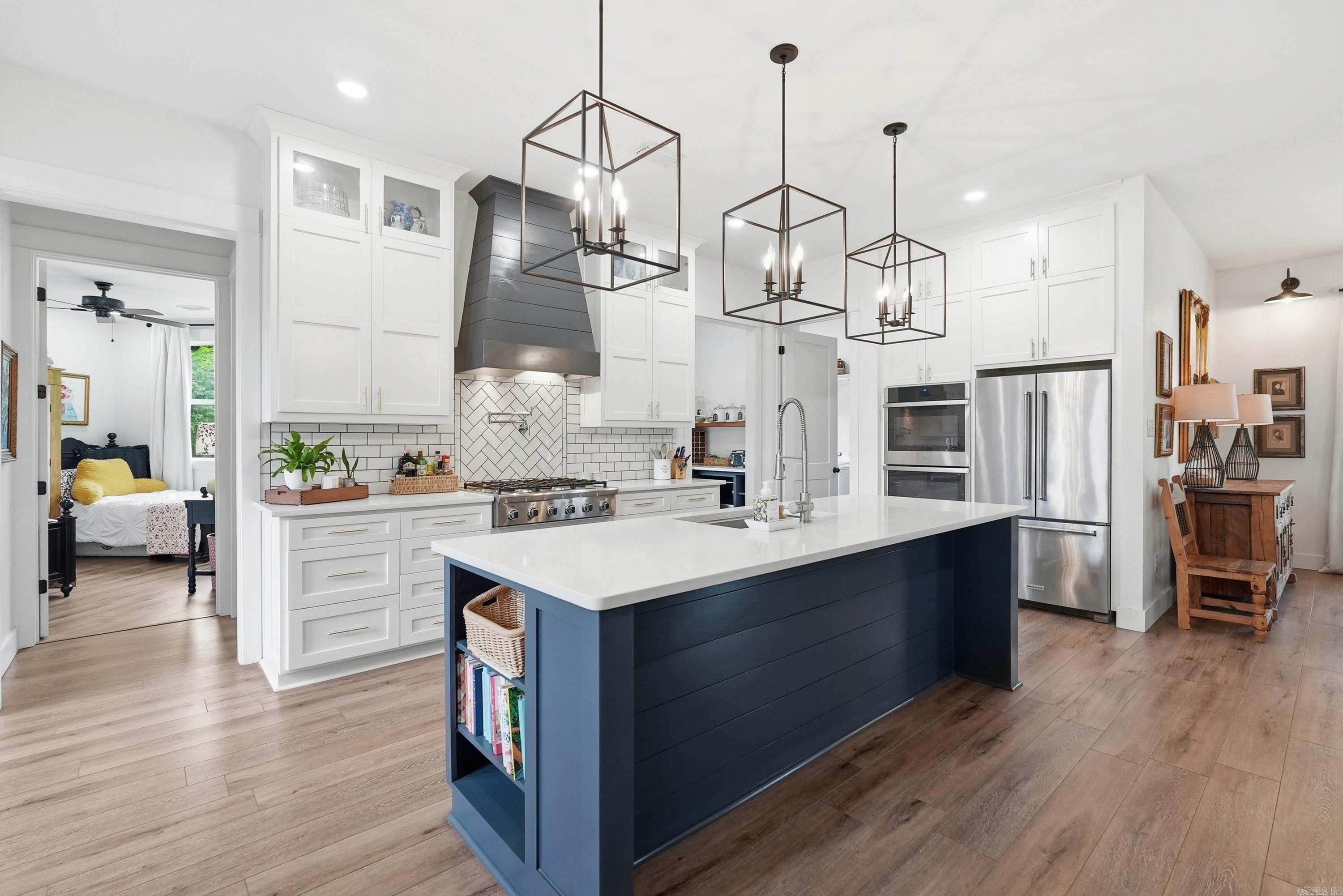 4885 Edgewood Pak
