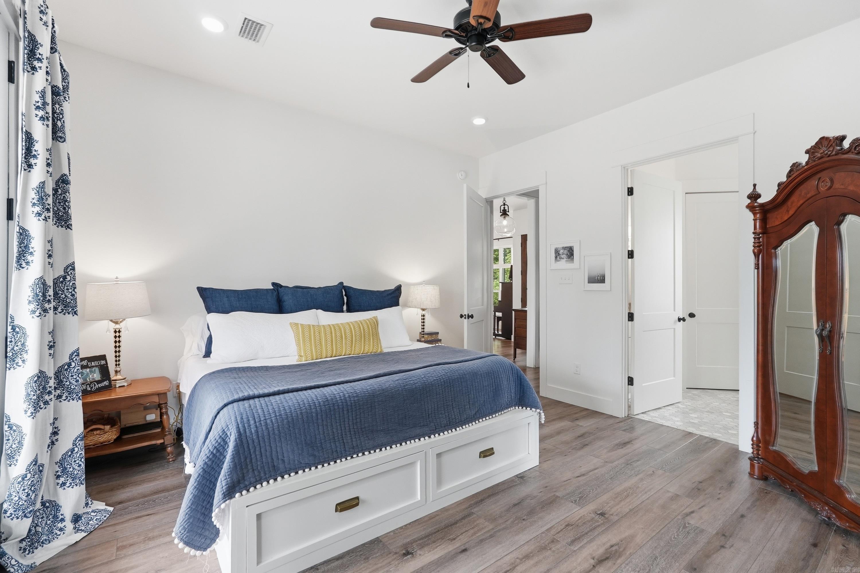 4885 Edgewood Pak