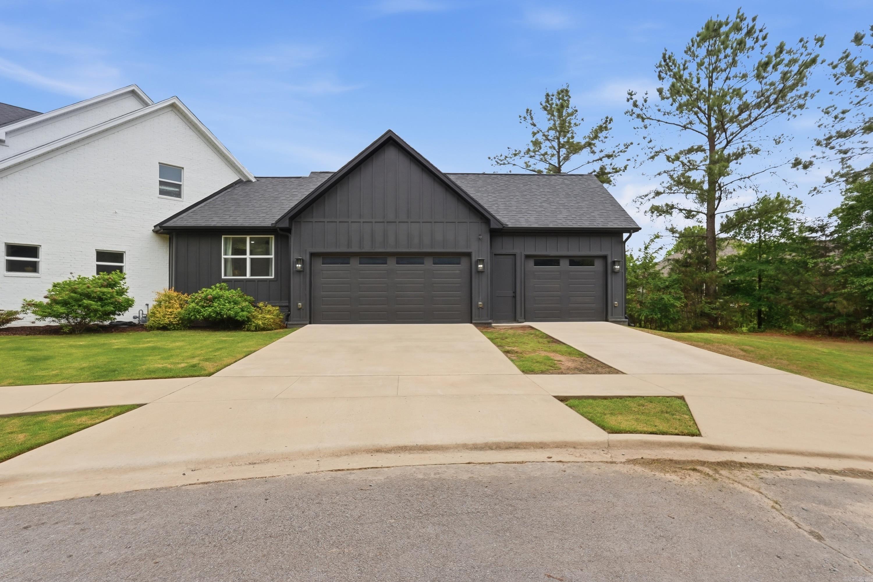 4885 Edgewood Pak