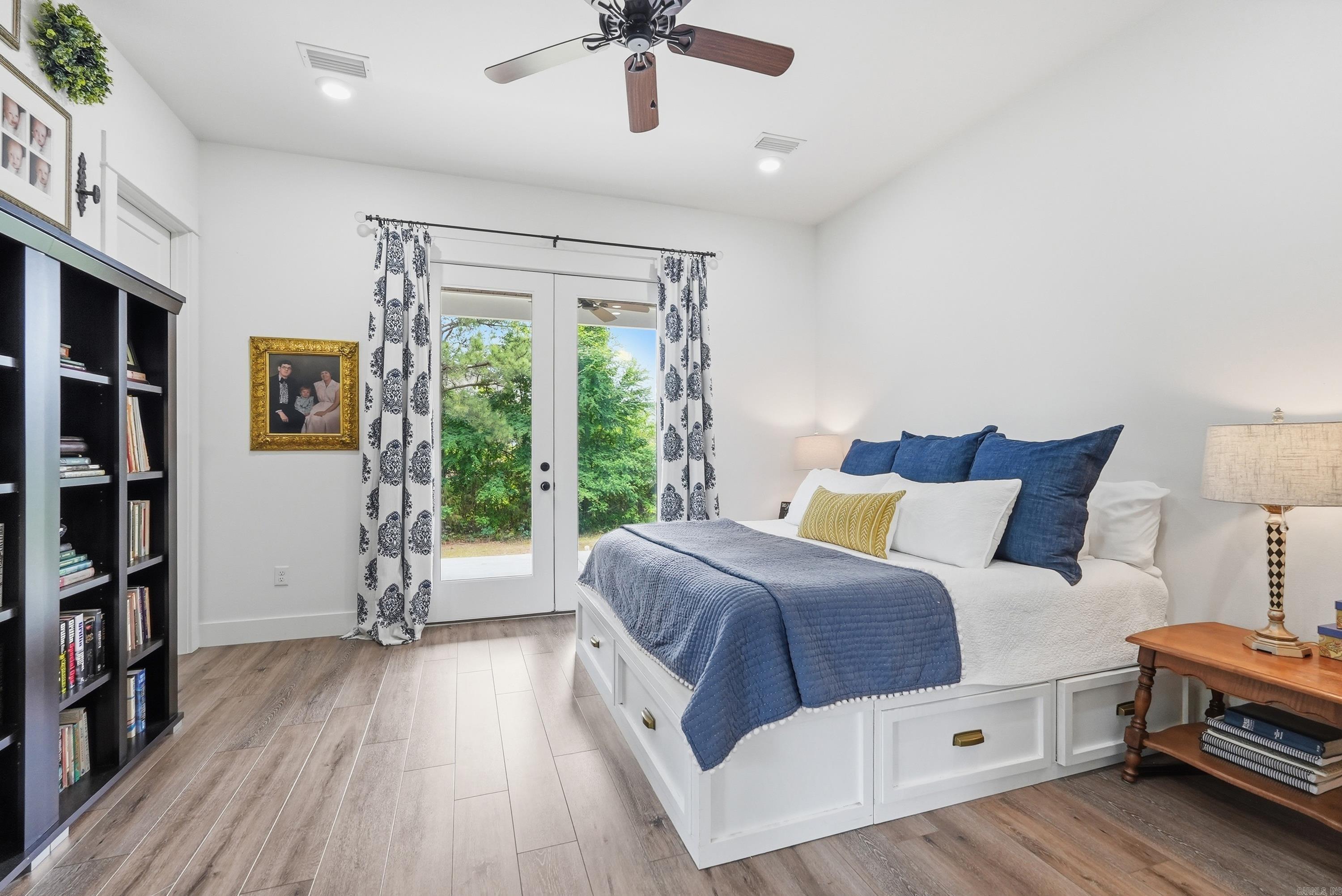4885 Edgewood Pak