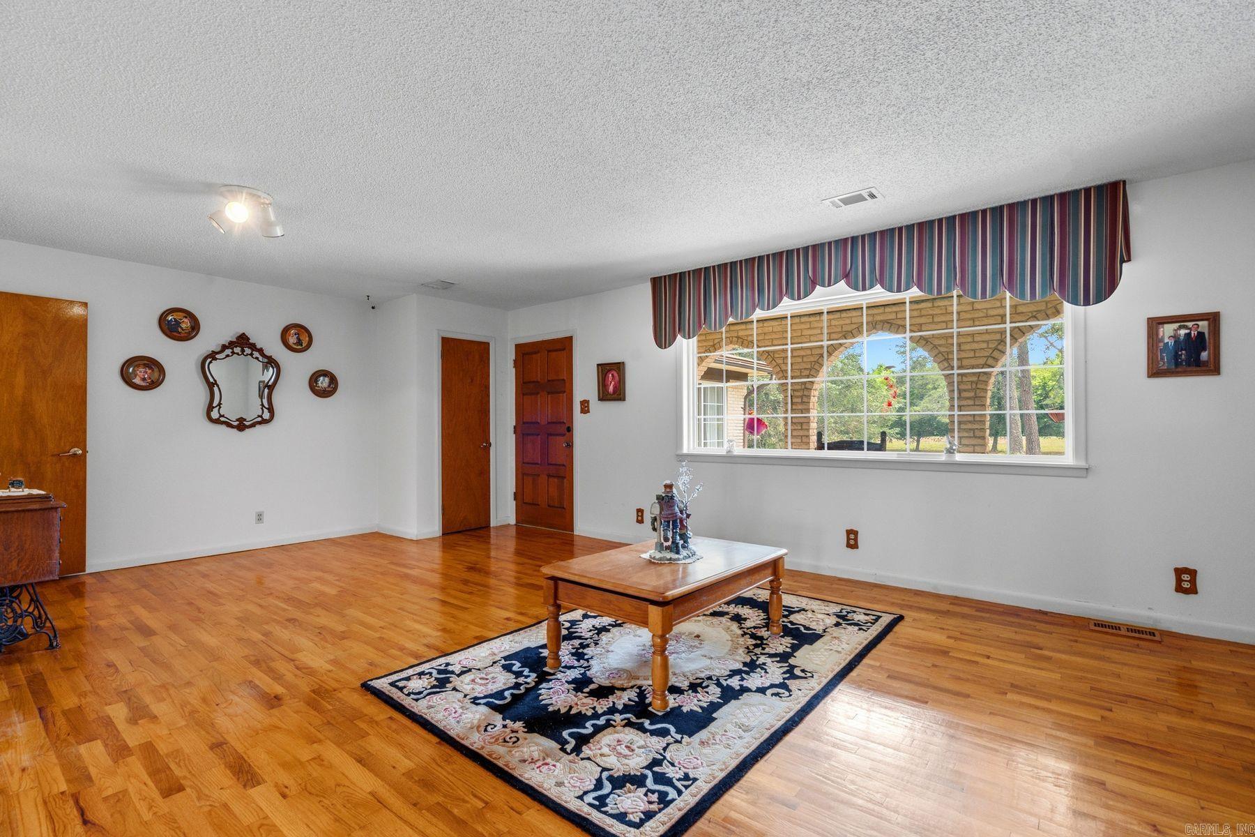 668 Collie Hall Loop