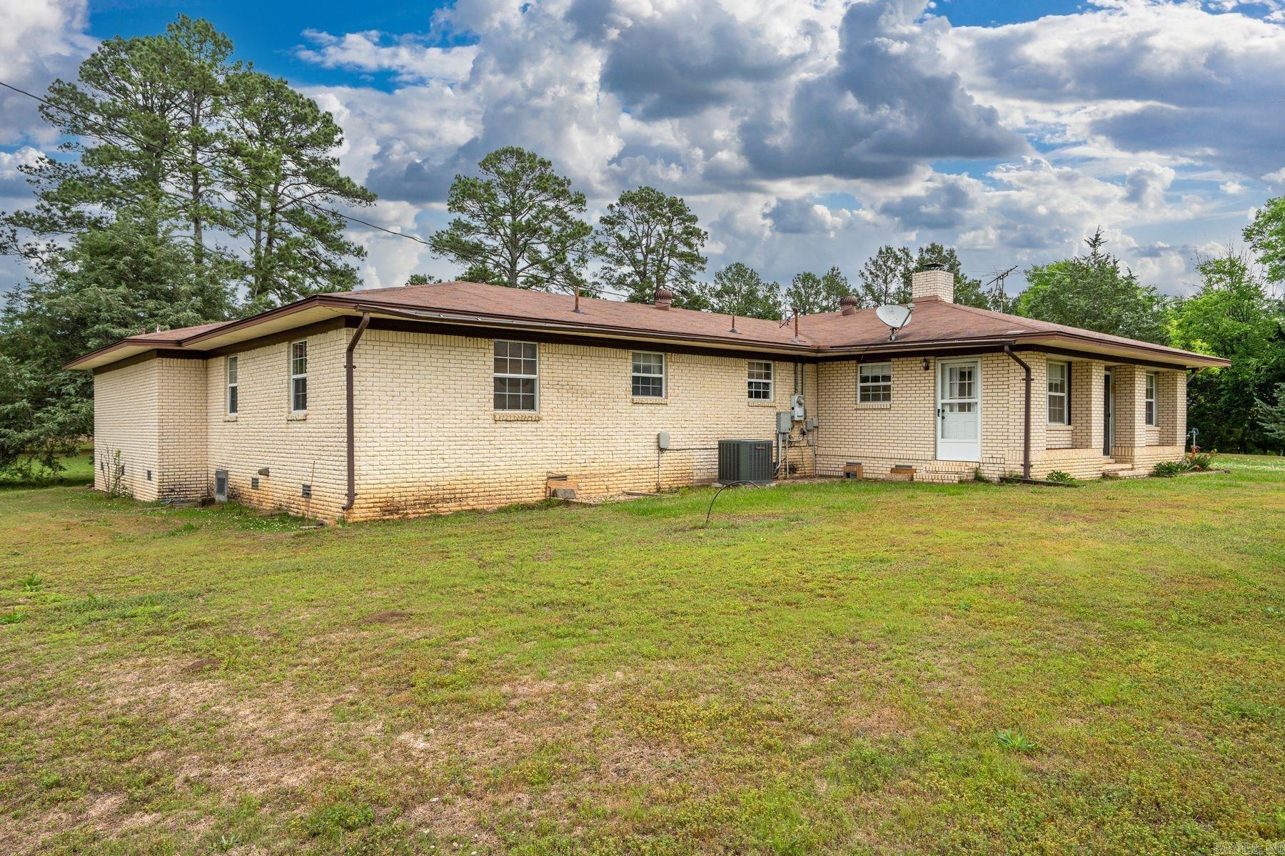 668 Collie Hall Loop