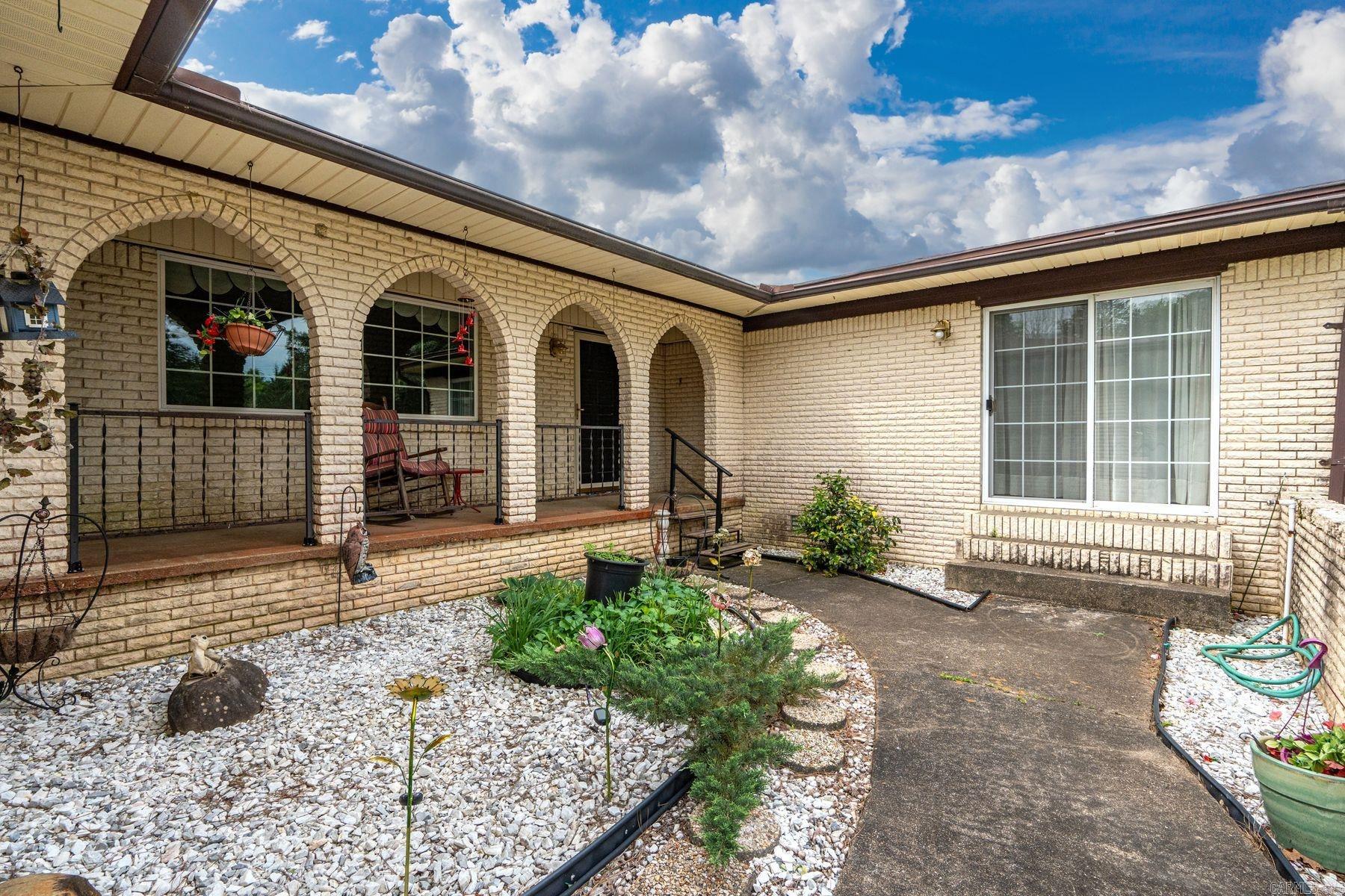 668 Collie Hall Loop
