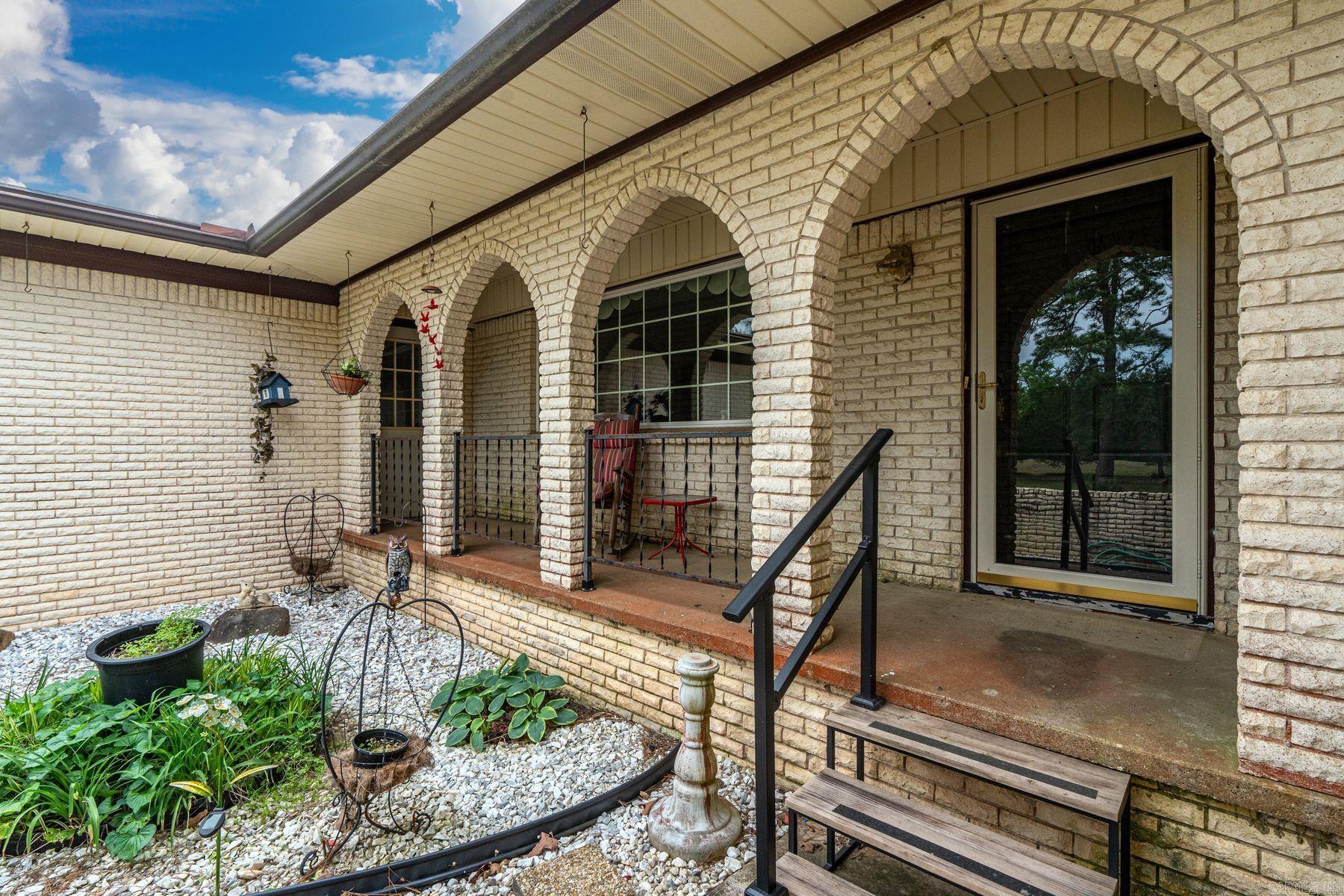 668 Collie Hall Loop