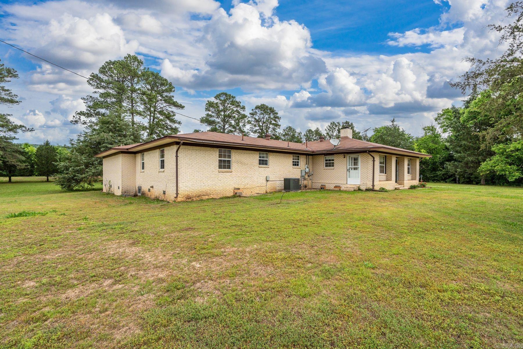 668 Collie Hall Loop