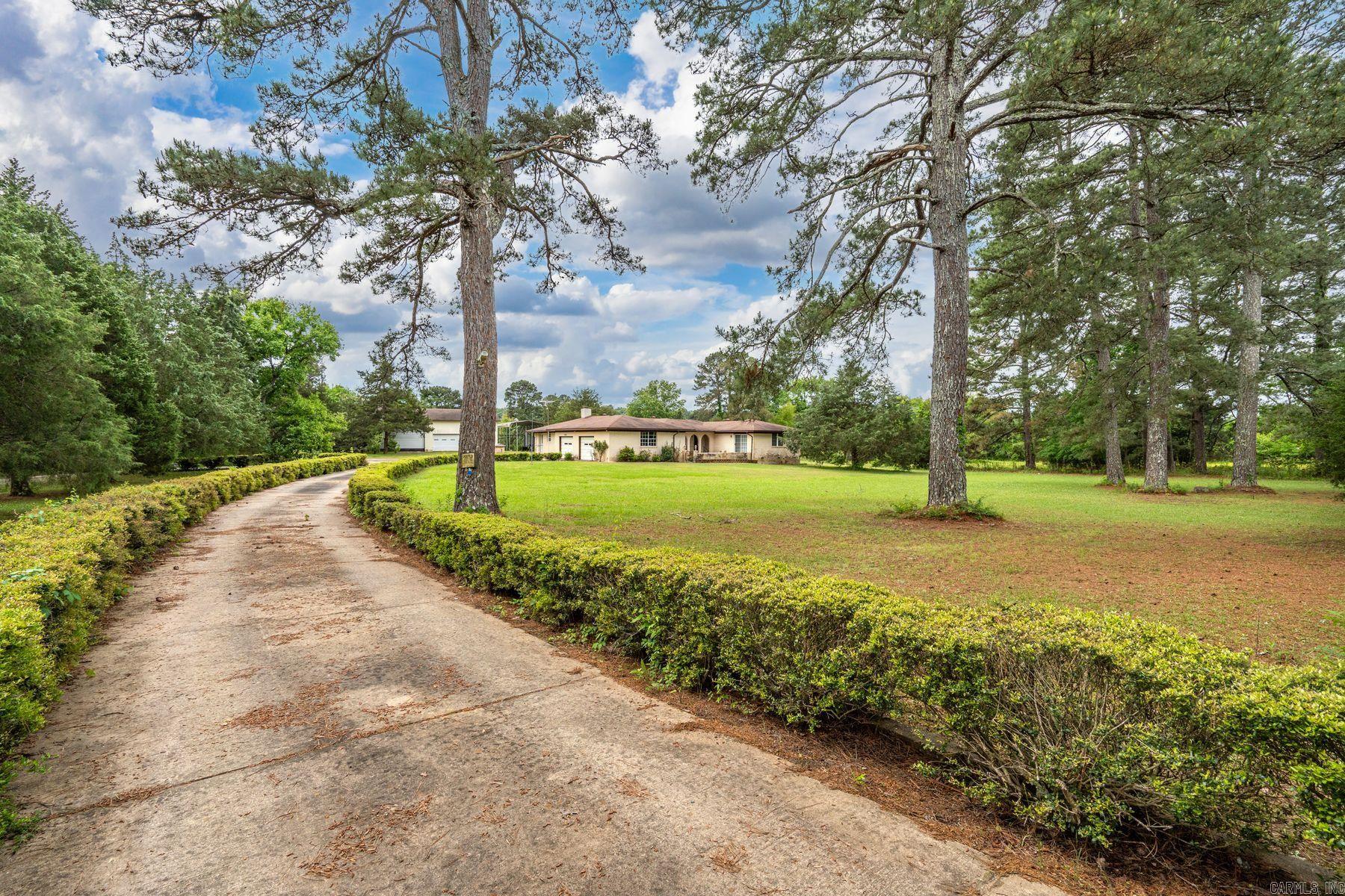 668 Collie Hall Loop