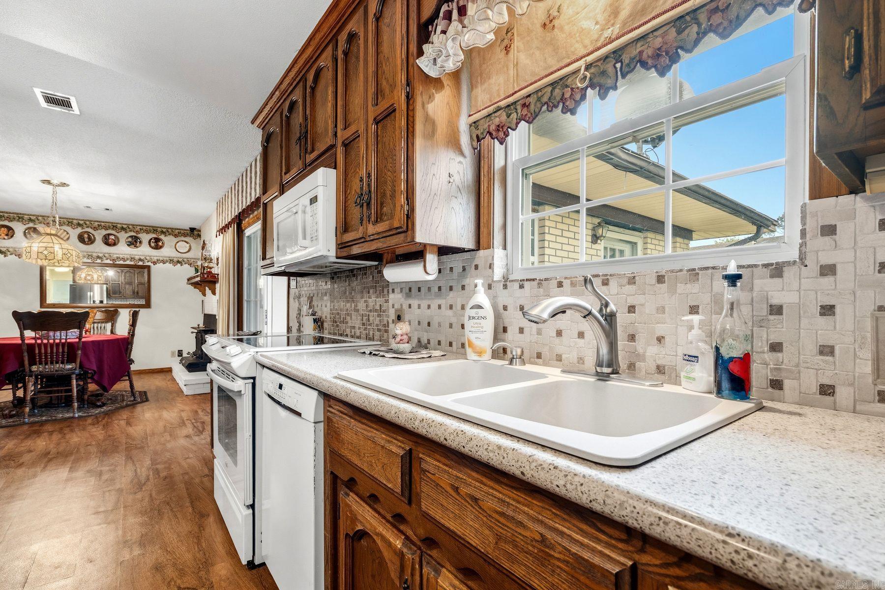 668 Collie Hall Loop
