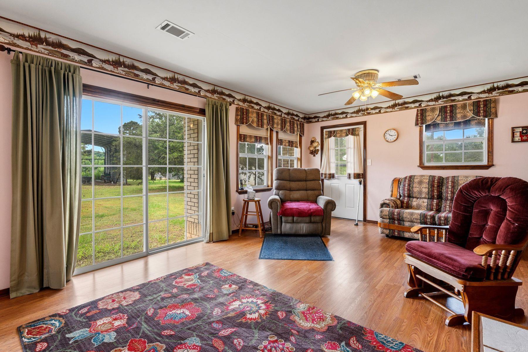 668 Collie Hall Loop